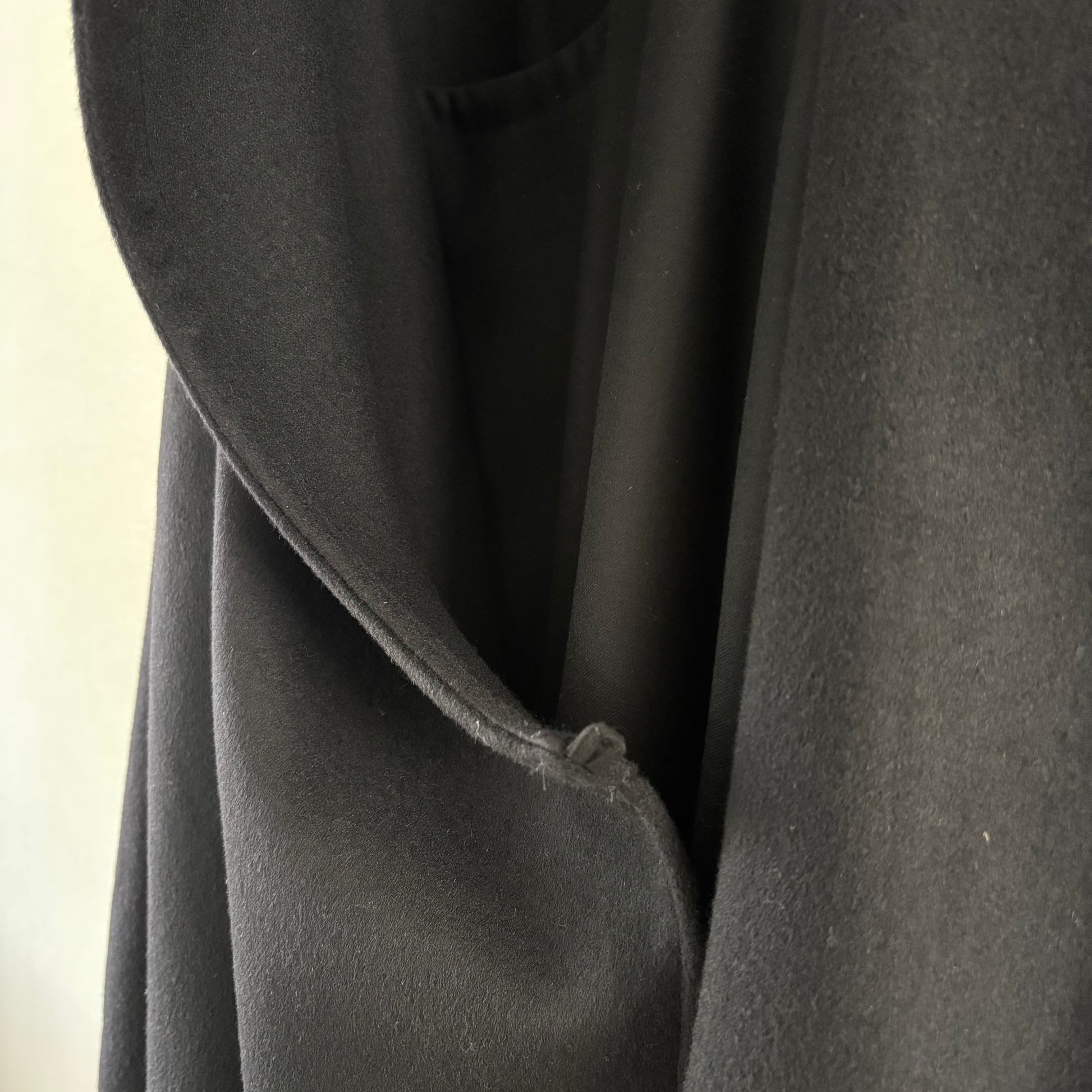 cleaveland×BELLA MOLNAR <br>  : to order <br>  "Distressed to this" r.carpet/c.blend