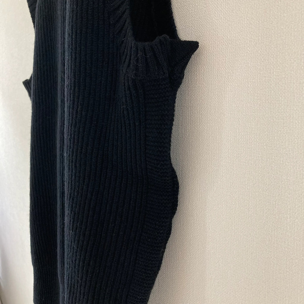 cleaveland <br> "The new world" <br> Re/vest Black