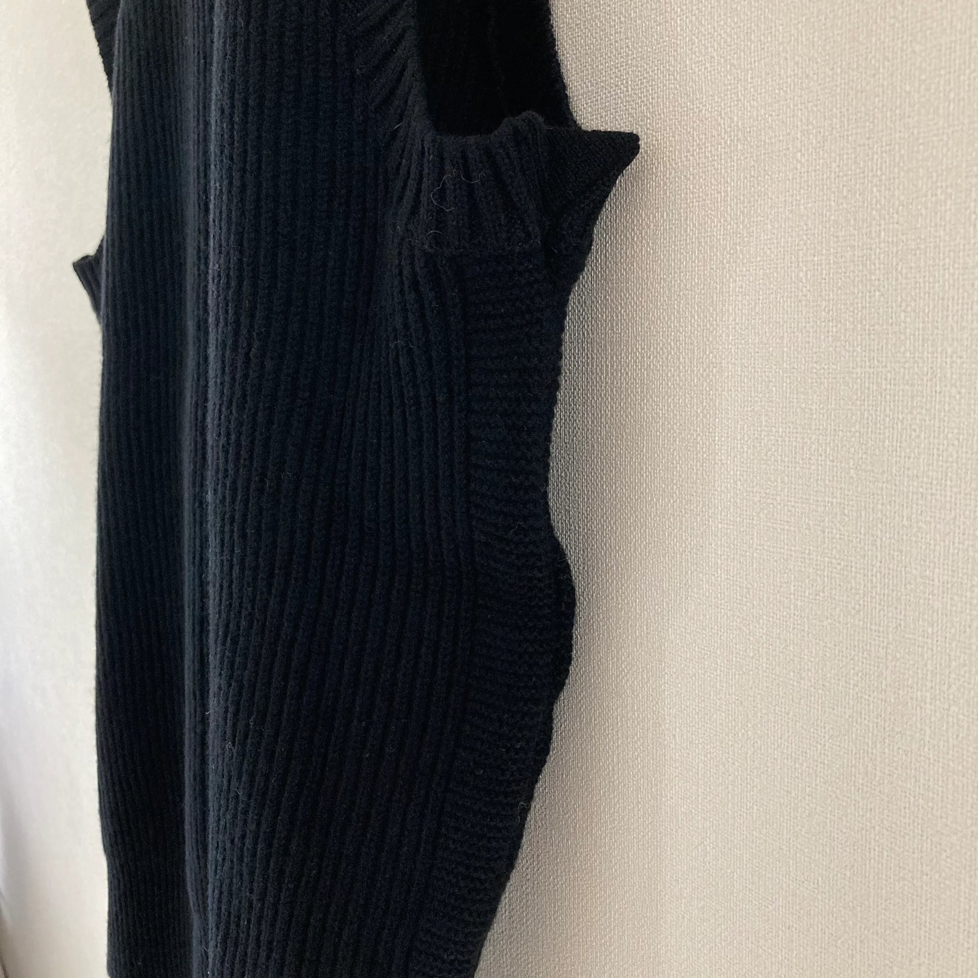 cleaveland <br> "The new world" <br> Re/vest Black