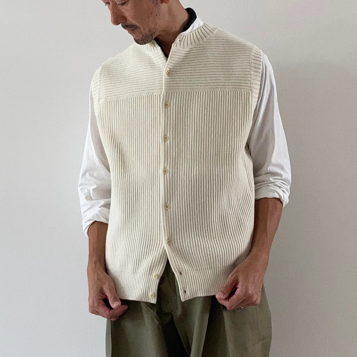 cleaveland <br>  "The new world" <br> Re/vest Off white