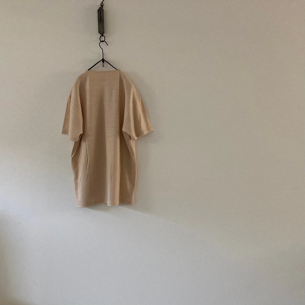 cleaveland   <br>   ”Out of everywhere”   <br> V/pullover Short sleeve  wool jersey Mocha beige