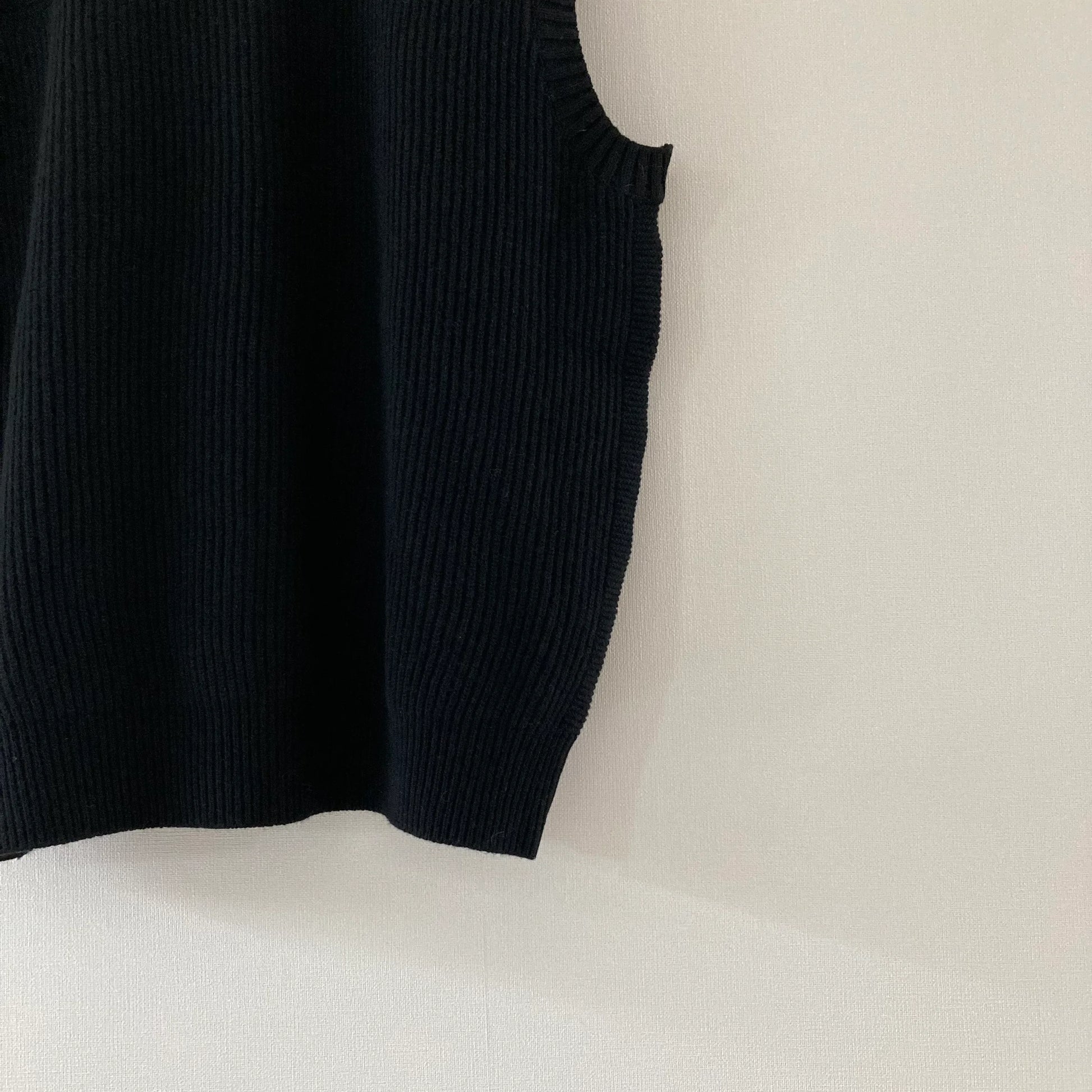 cleaveland <br> "The new world" <br> Re/vest Black