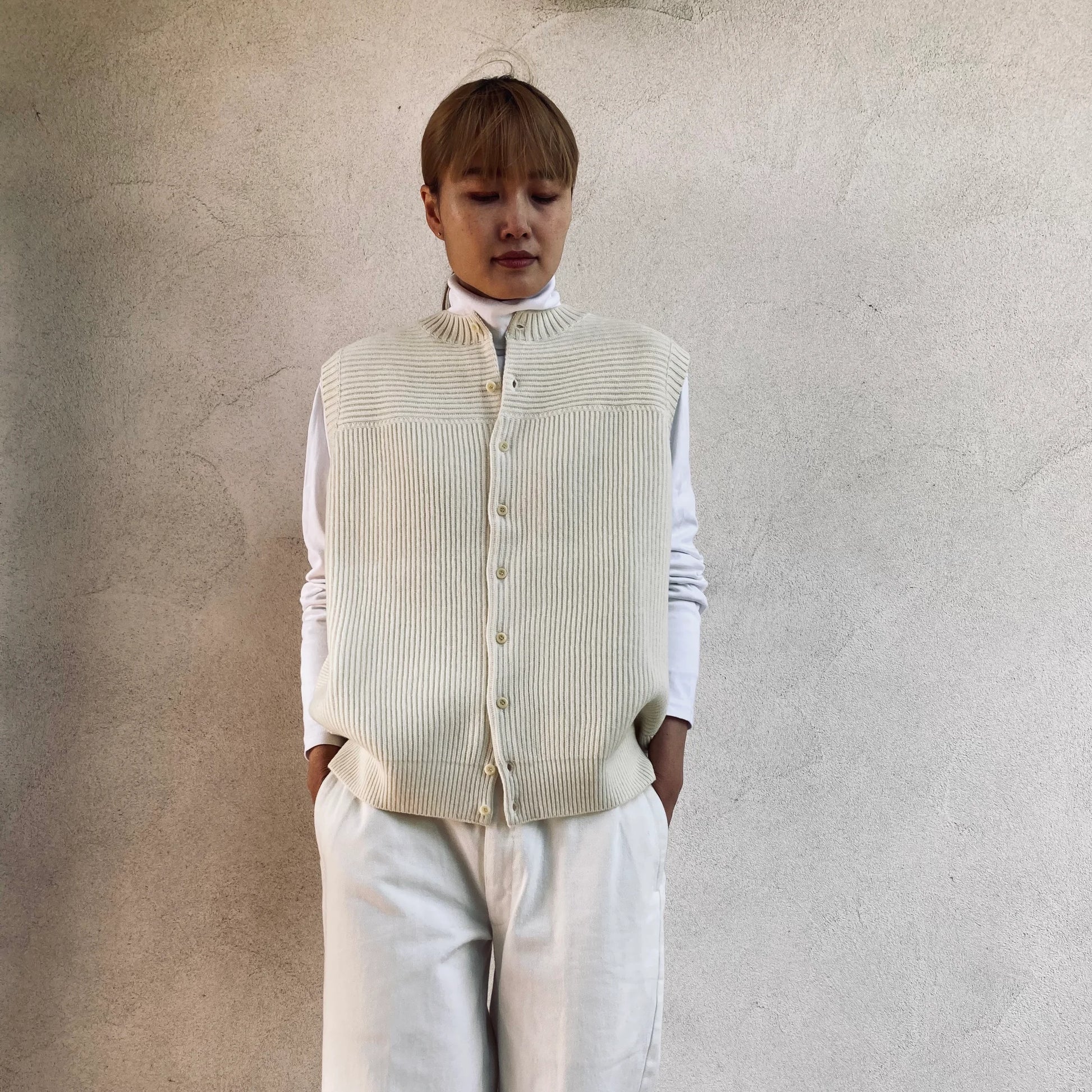 cleaveland <br>  "The new world" <br> Re/vest Off white