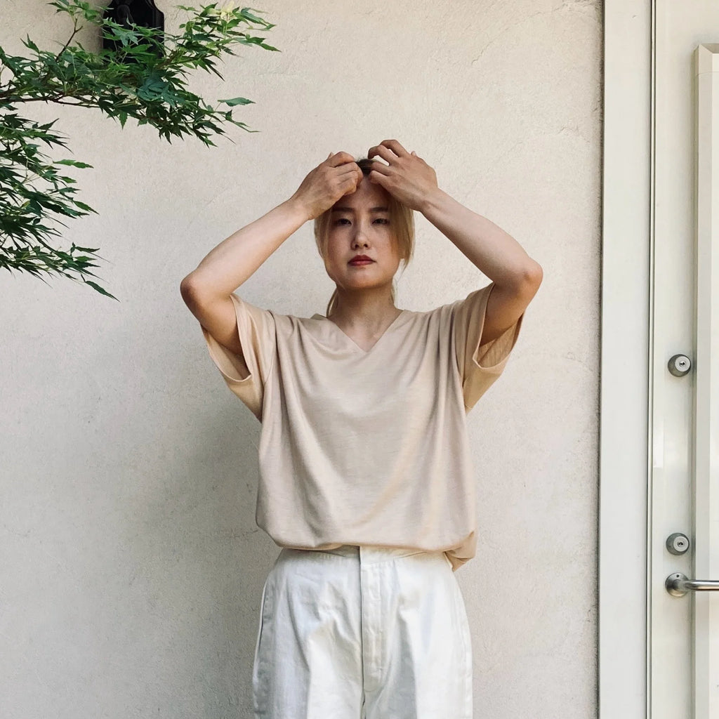 cleaveland    <br>  ”Out of everywhere”   <br> V/pullover Short sleeve  wool jersey Light beige