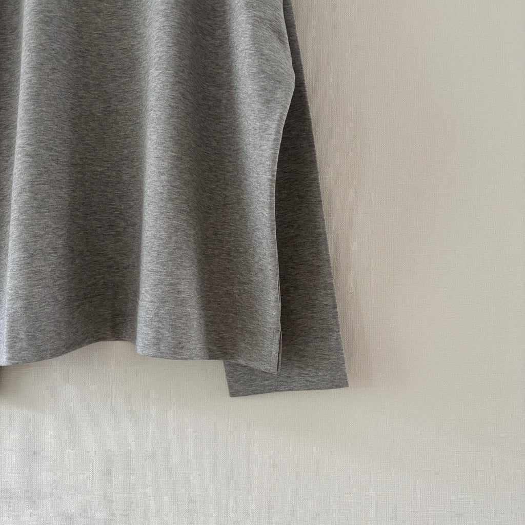 cleaveland   <br>   ”Out of everywhere”   <br> C/pullover Long sleeve Light gray