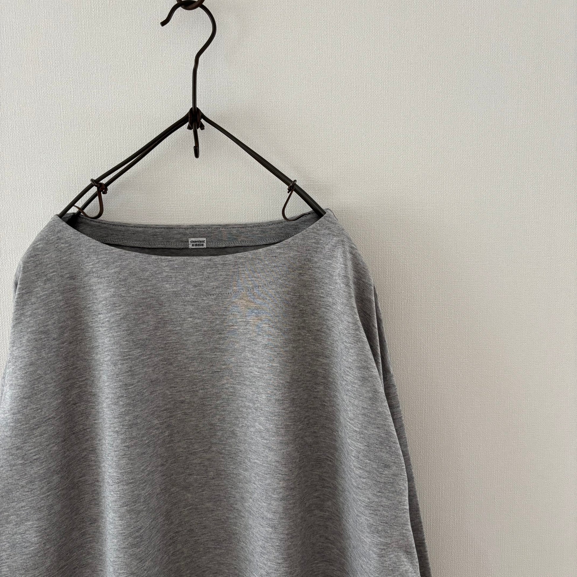 cleaveland   <br>   ”Out of everywhere”   <br> C/pullover Long sleeve Light gray