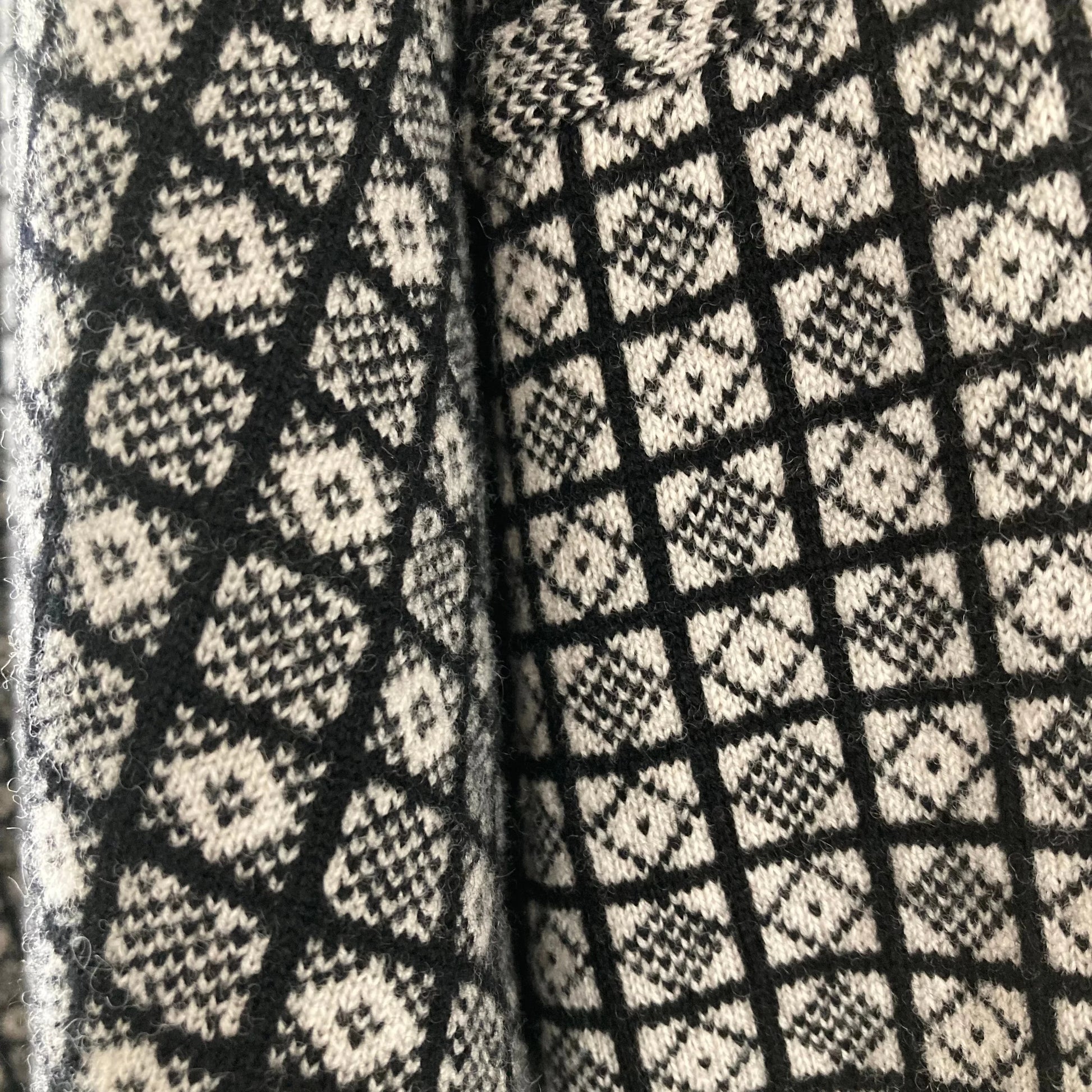 cleaveland <br> “Small town” <br> Re/cardigan Black mw