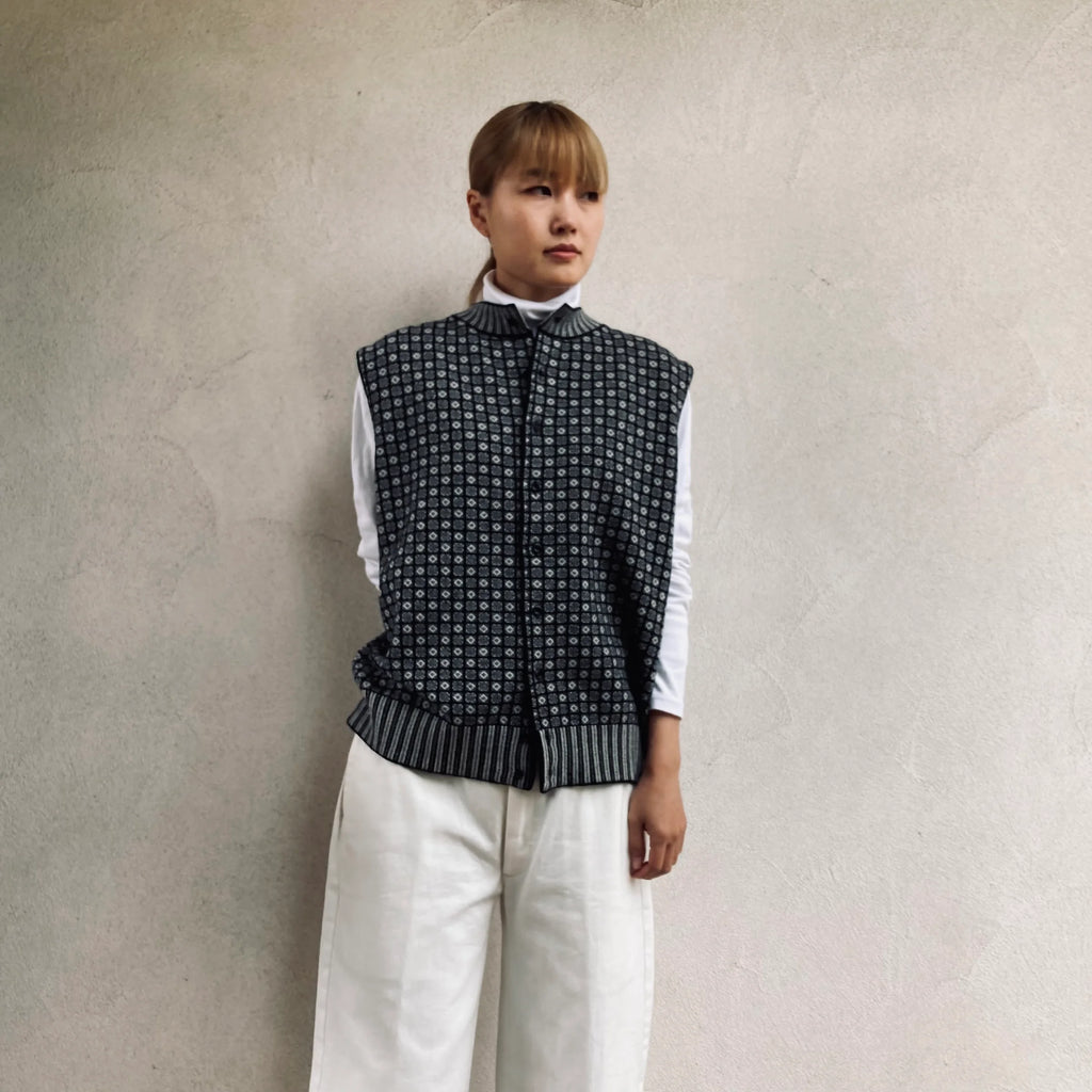 cleaveland <br> “Small town” <br> Re/vest Black mw