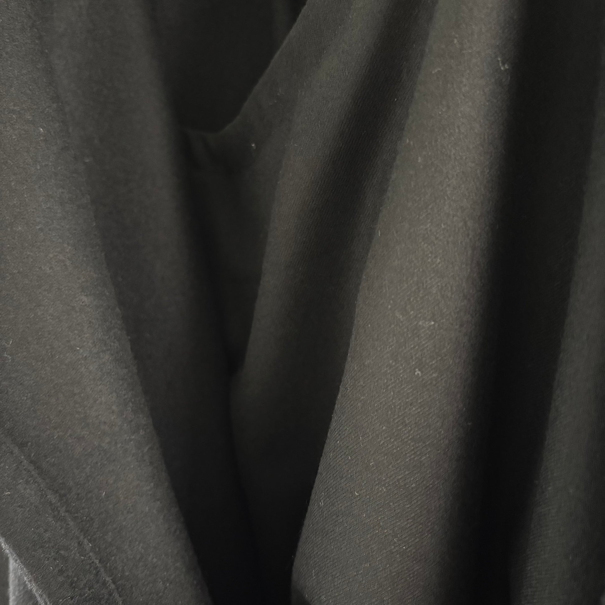 cleaveland×BELLA MOLNAR <br>  : to order <br>  "Distressed to this" r.carpet/c.blend