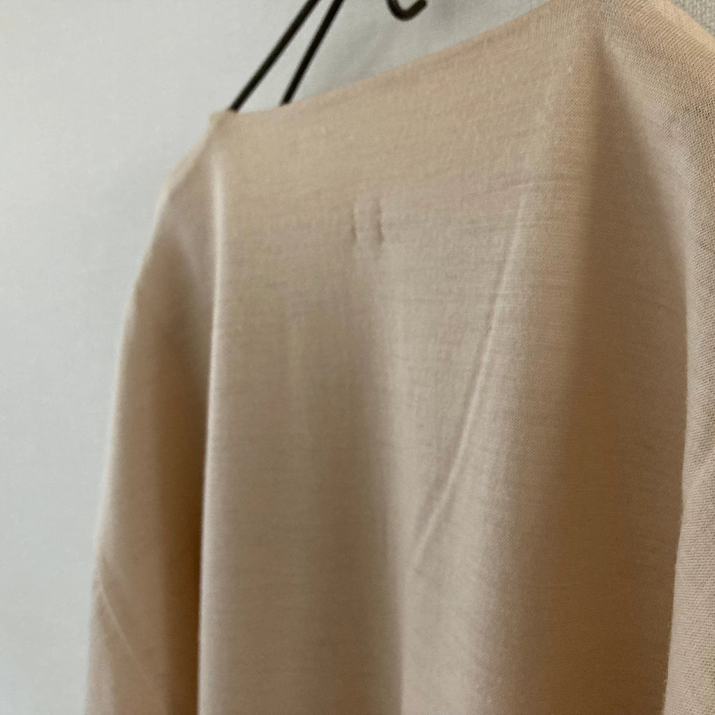 cleaveland   <br>   ”Out of everywhere”   <br> V/pullover Short sleeve  wool jersey Mocha beige