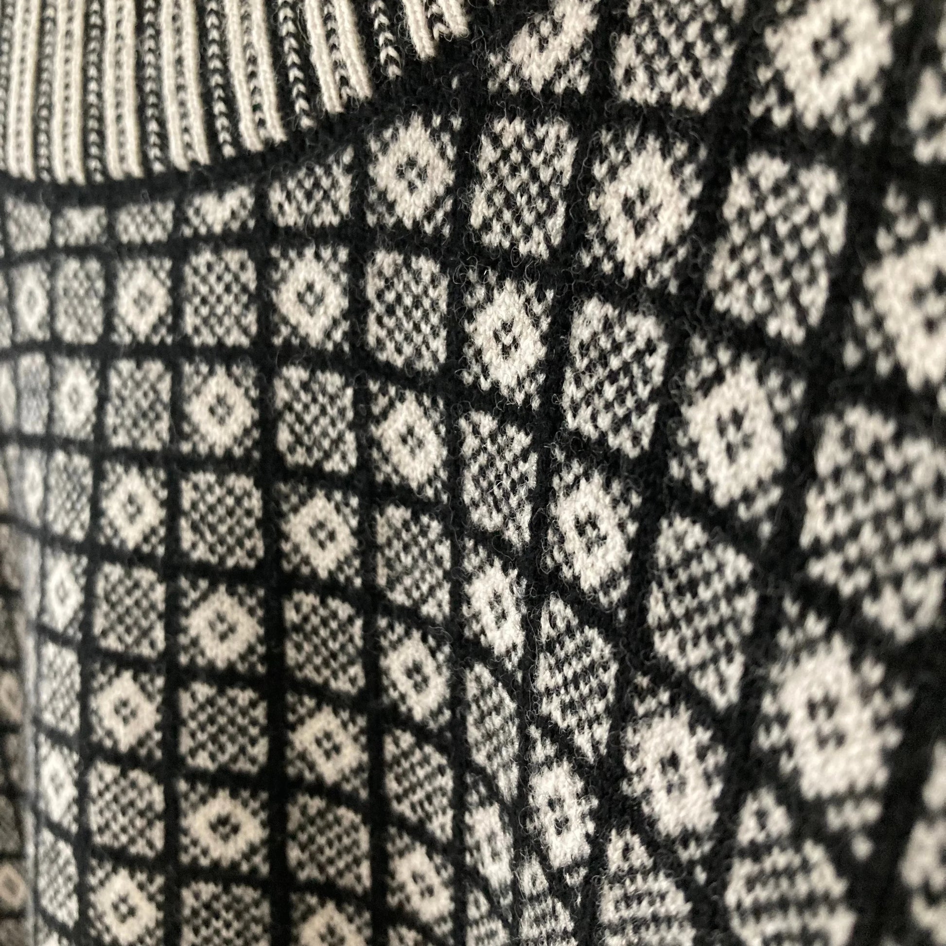 cleaveland <br> “Small town” <br> Re/cardigan Black mw