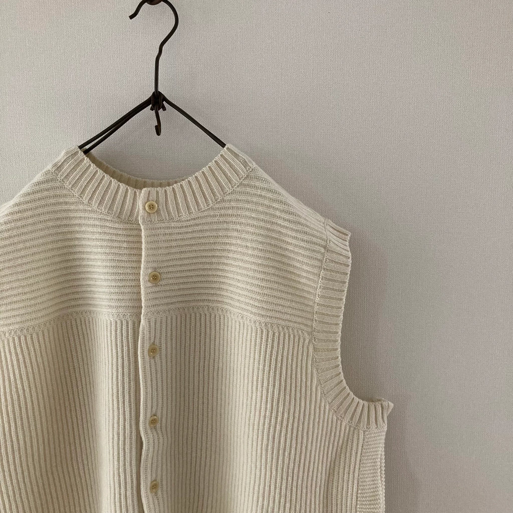 cleaveland <br>  "The new world" <br> Re/vest Off white