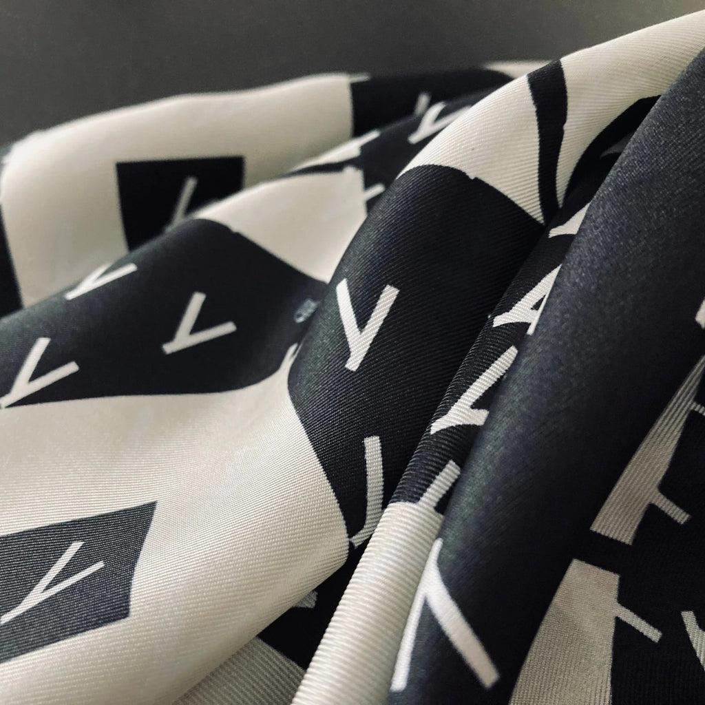 cleaveland×BELLA MOLNAR <br>  “13 roses” scarf