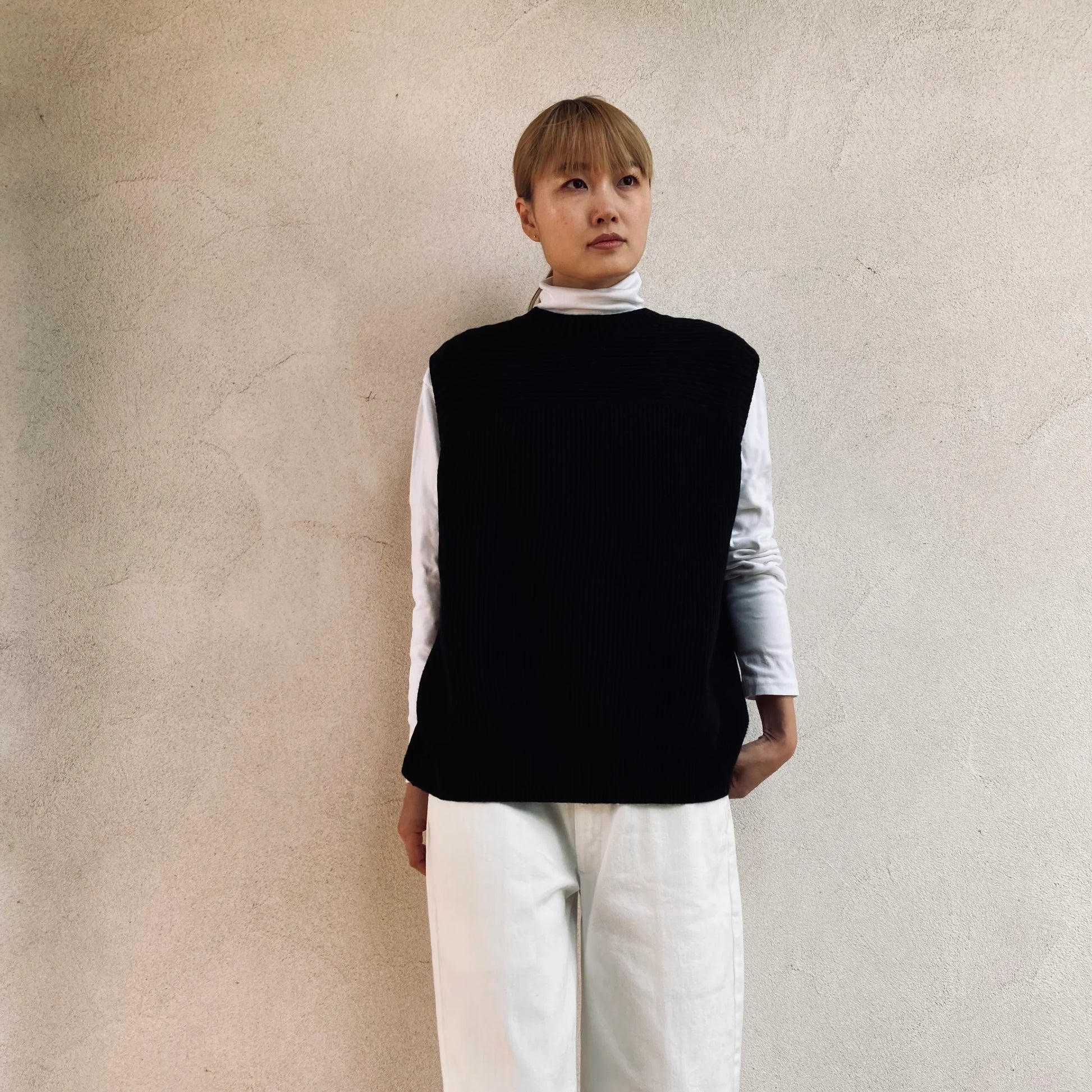 cleaveland <br> "The new world" <br> Re/vest Black