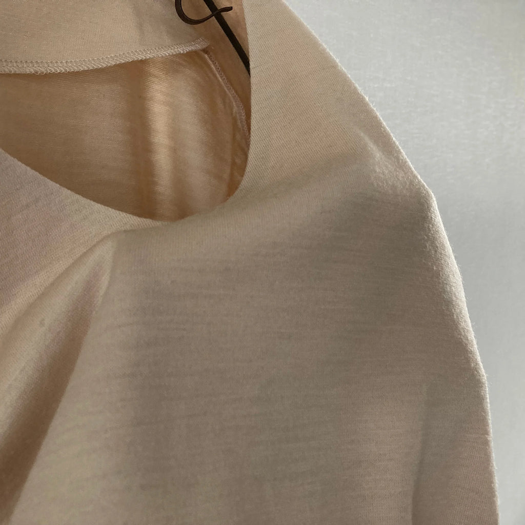 cleaveland   <br>   ”Out of everywhere”   <br> V/pullover Short sleeve  wool jersey Mocha beige