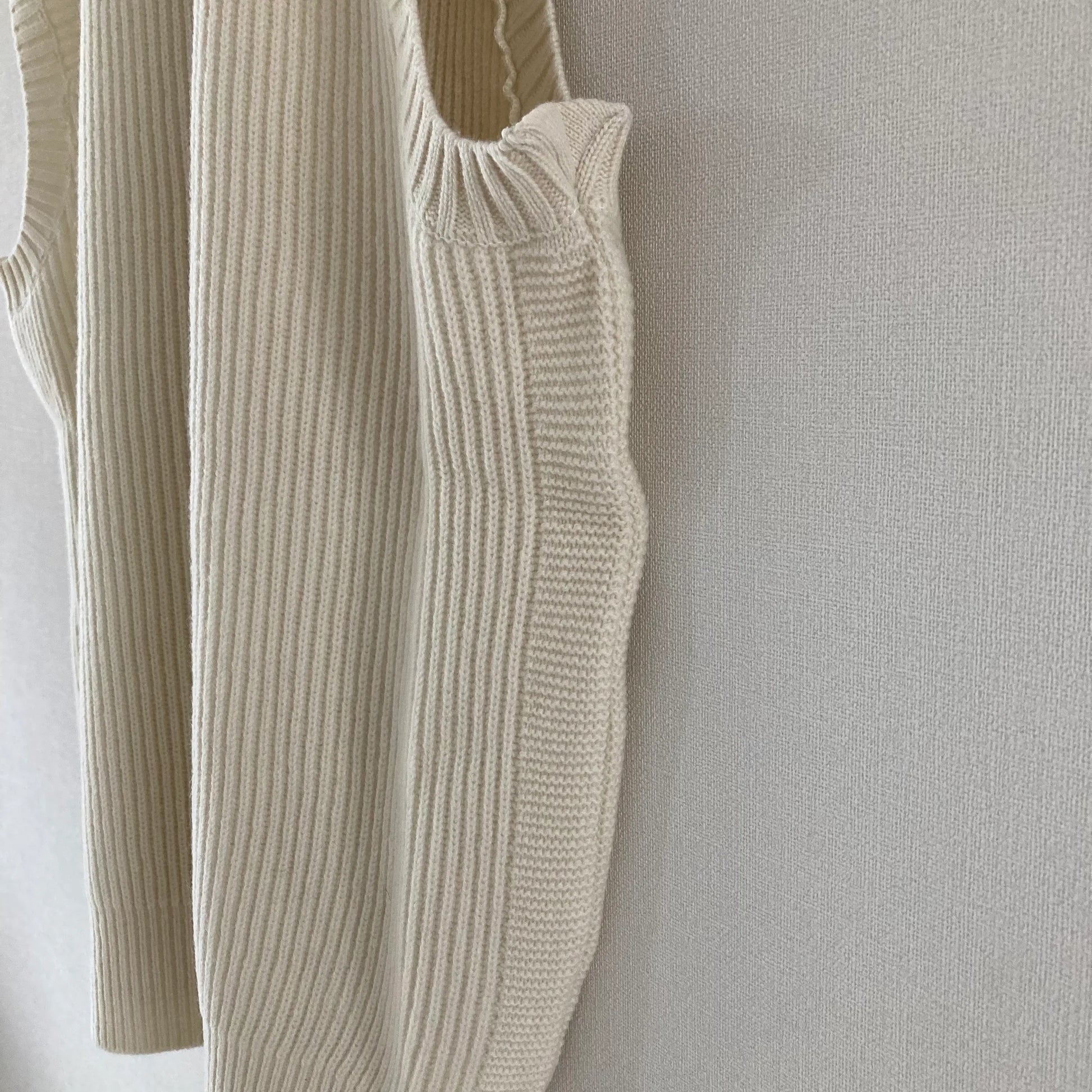 cleaveland <br>  "The new world" <br> Re/vest Off white