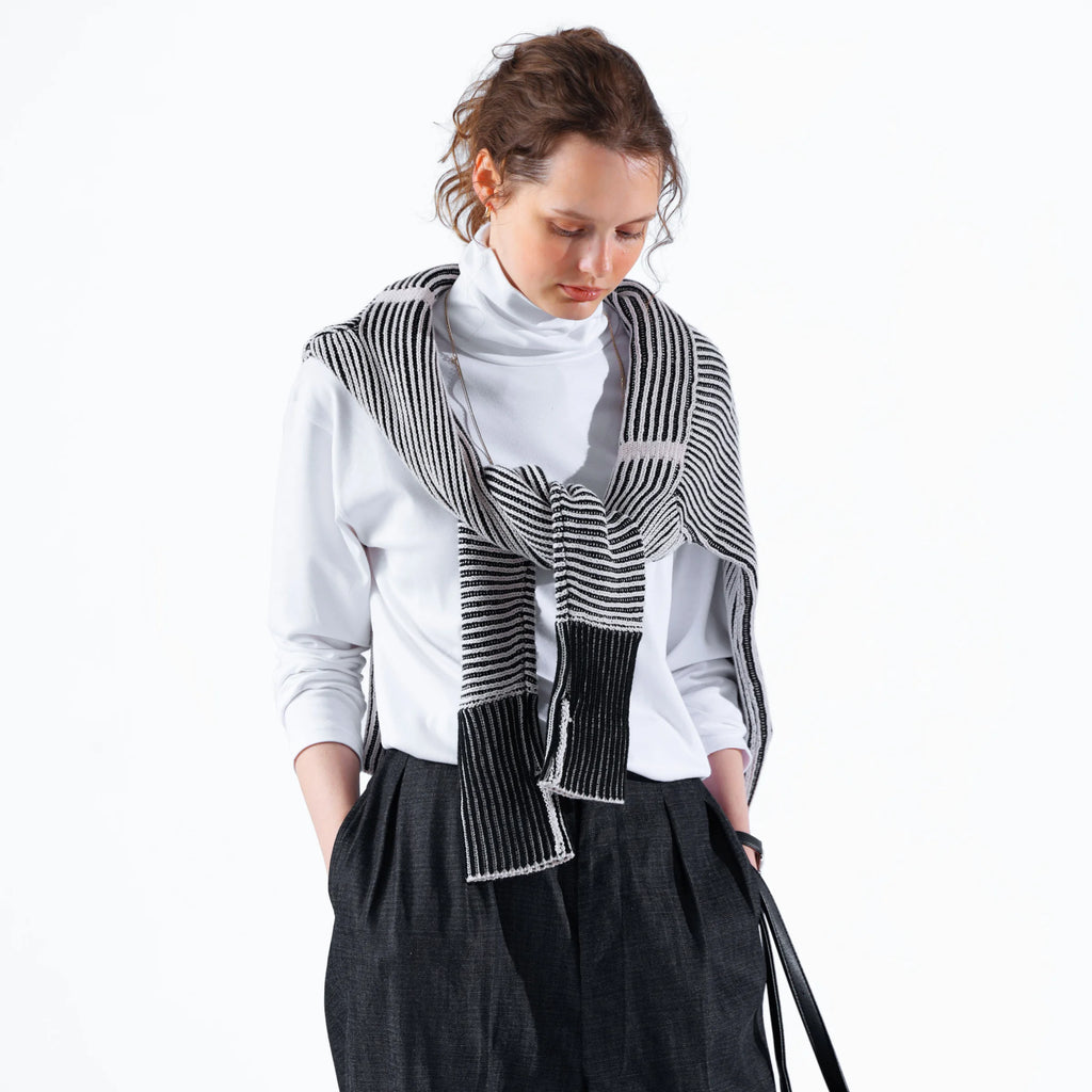 cleaveland <br>     ”Out of everywhere”   <br> L/pullover Long sleeve Off white