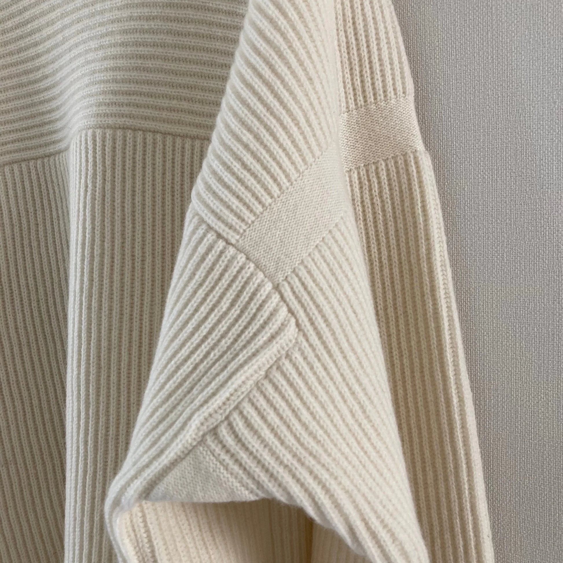 cleaveland <br> "The new world" <br> H/pullover long sleeve Off white