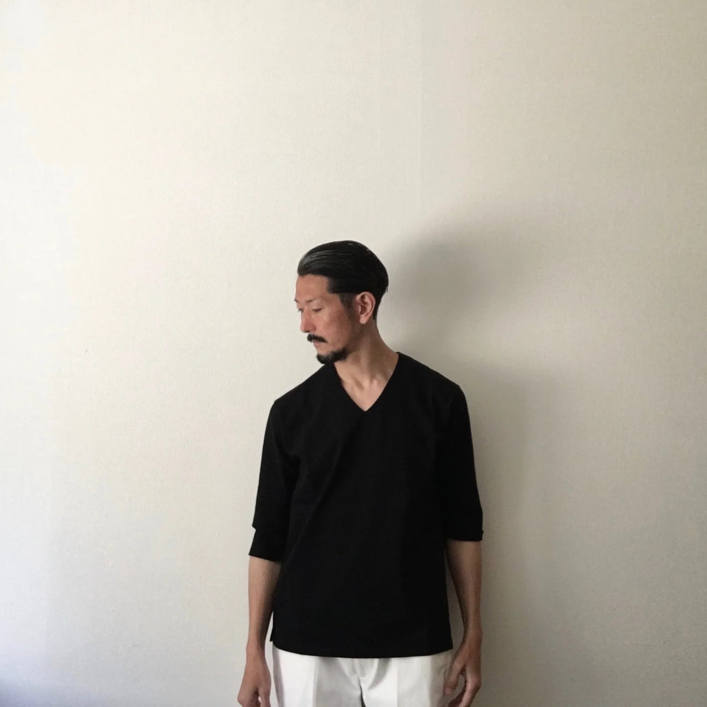 cleaveland   <br>   ”Out of everywhere”    <br> V/pullover 3/4sleeve Black