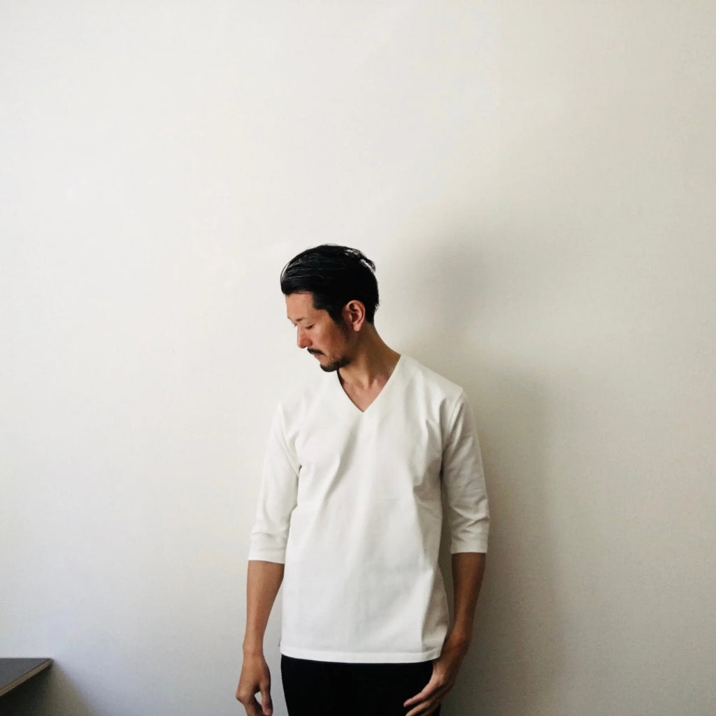 cleaveland   <br>   ”Out of everywhere”    <br> V/pullover 3/4sleeve Off white