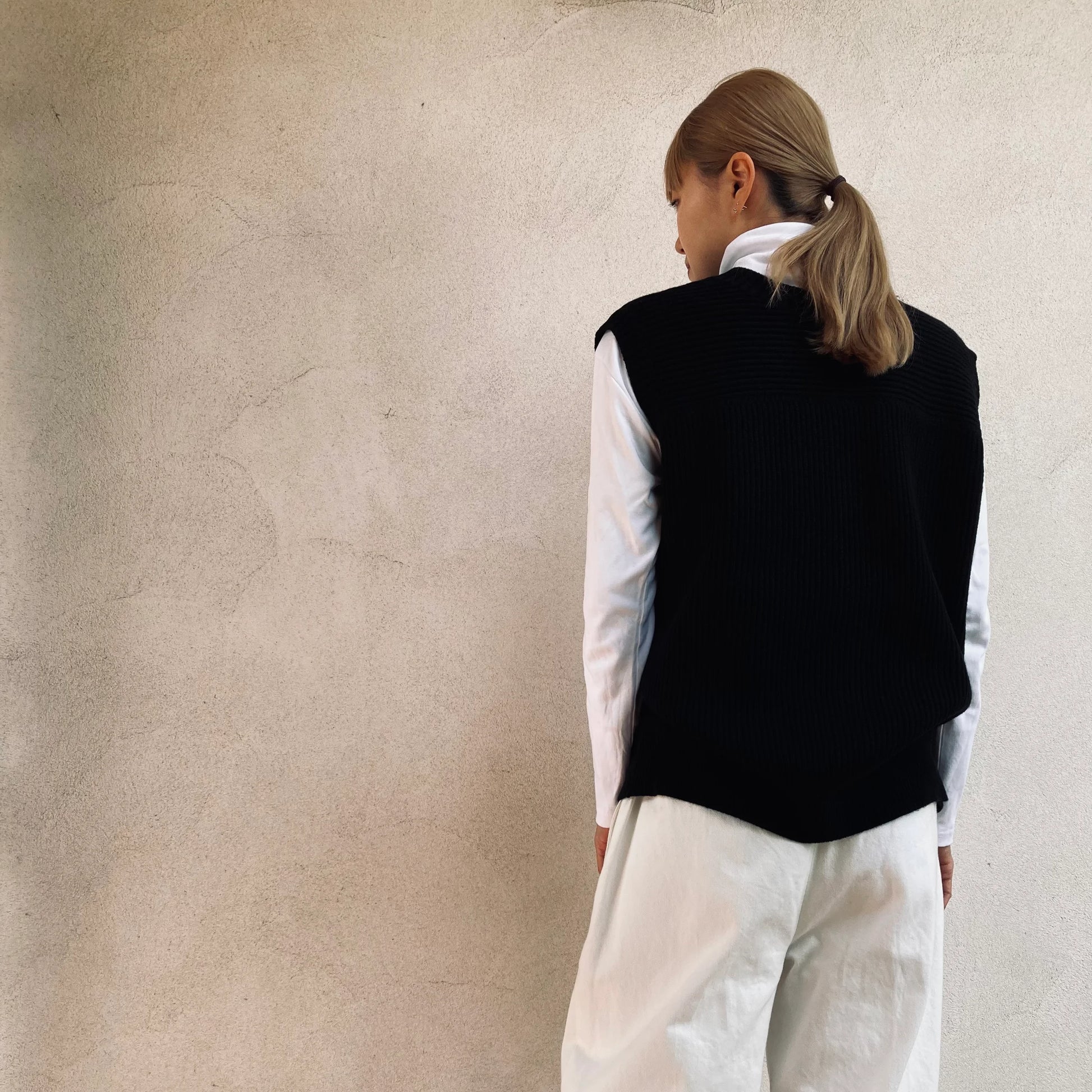 cleaveland <br> "The new world" <br> Re/vest Black
