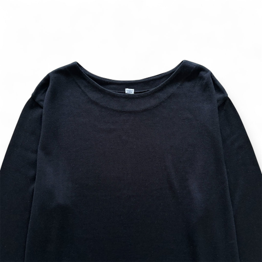 cleaveland <br>   ”Out of everywhere”  <br>   C/pullover long sleeve  Silk Knit Black