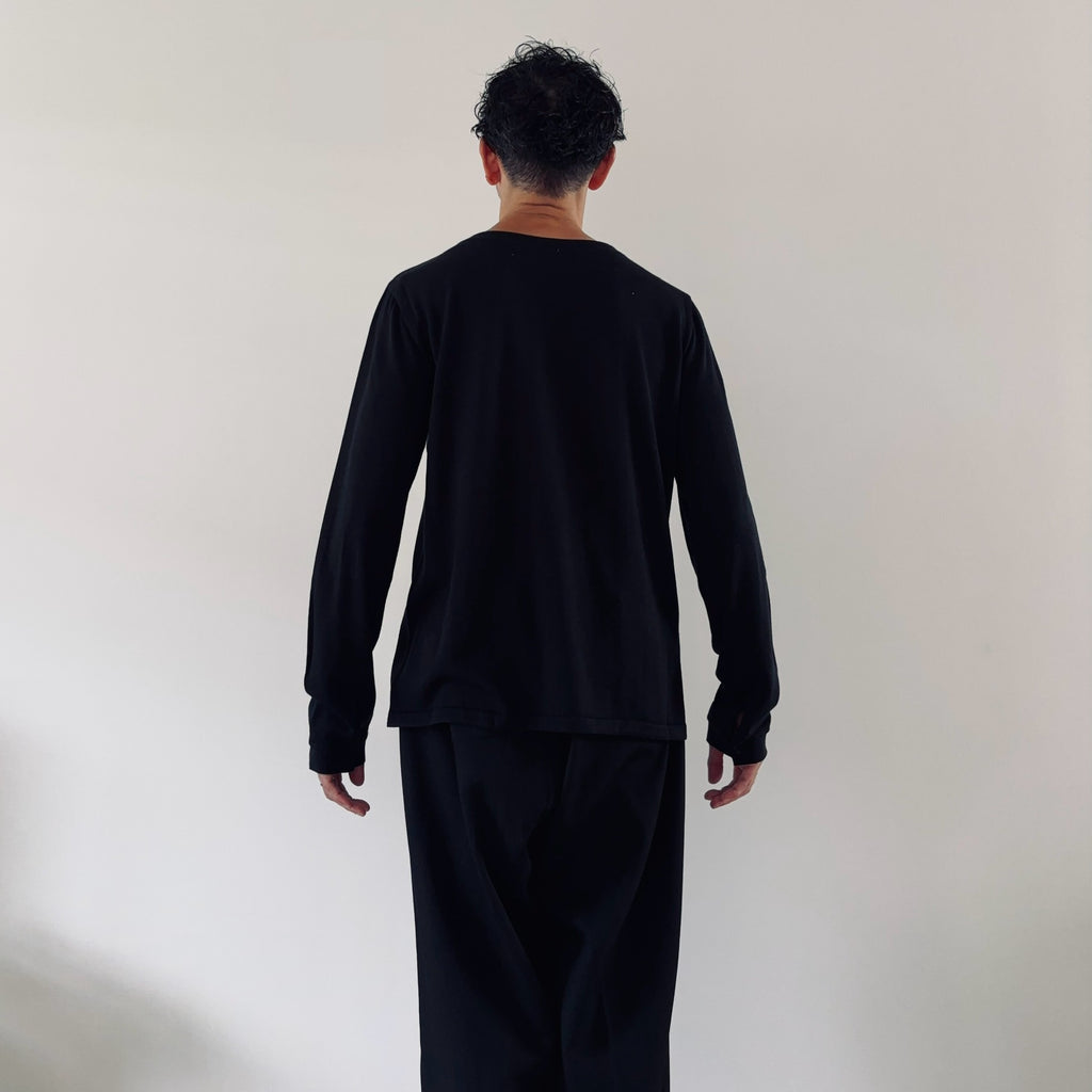 cleaveland <br>   ”Out of everywhere”  <br>   C/pullover long sleeve  Silk Knit Black