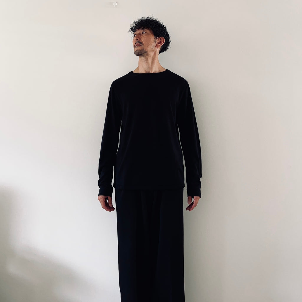 cleaveland <br>   ”Out of everywhere”  <br>   C/pullover long sleeve  Silk Knit Black