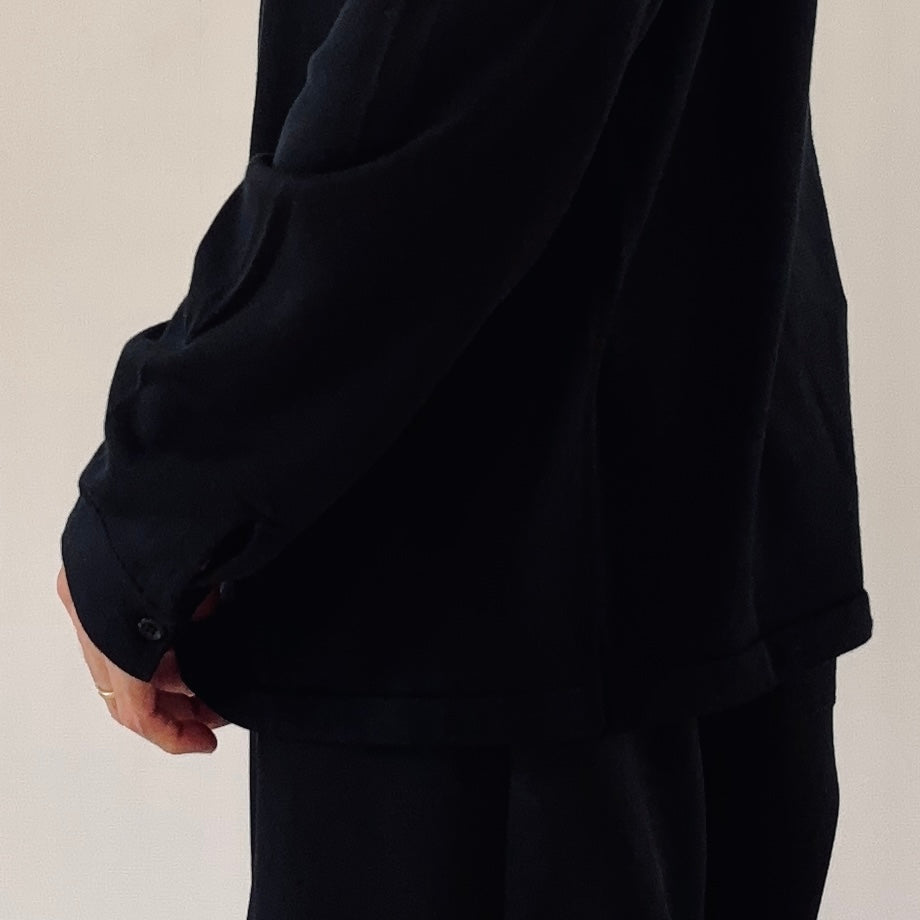 cleaveland <br>   ”Out of everywhere”  <br>   C/pullover long sleeve  Silk Knit Black