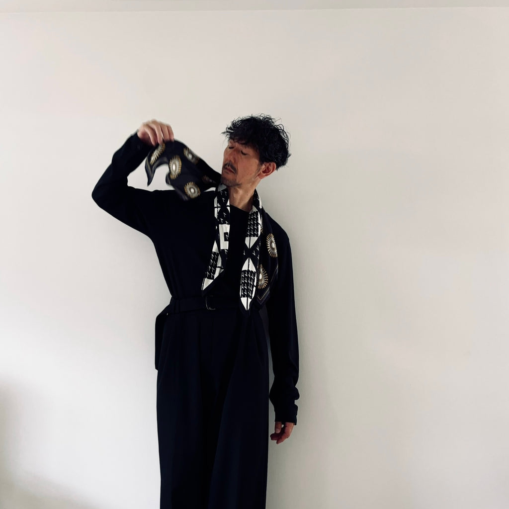 cleaveland <br>   ”Out of everywhere”  <br>   C/pullover long sleeve  Silk Knit Black