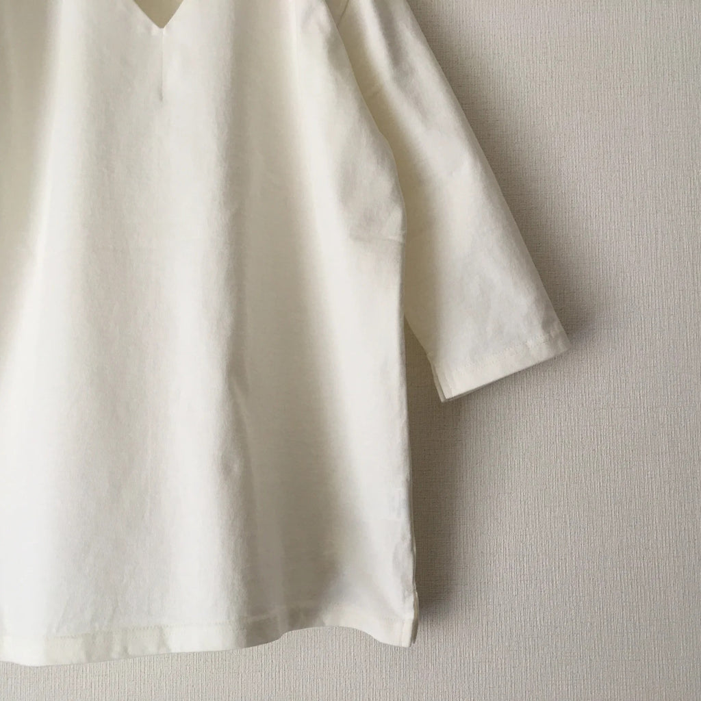 cleaveland   <br>   ”Out of everywhere”    <br> V/pullover 3/4sleeve Off white
