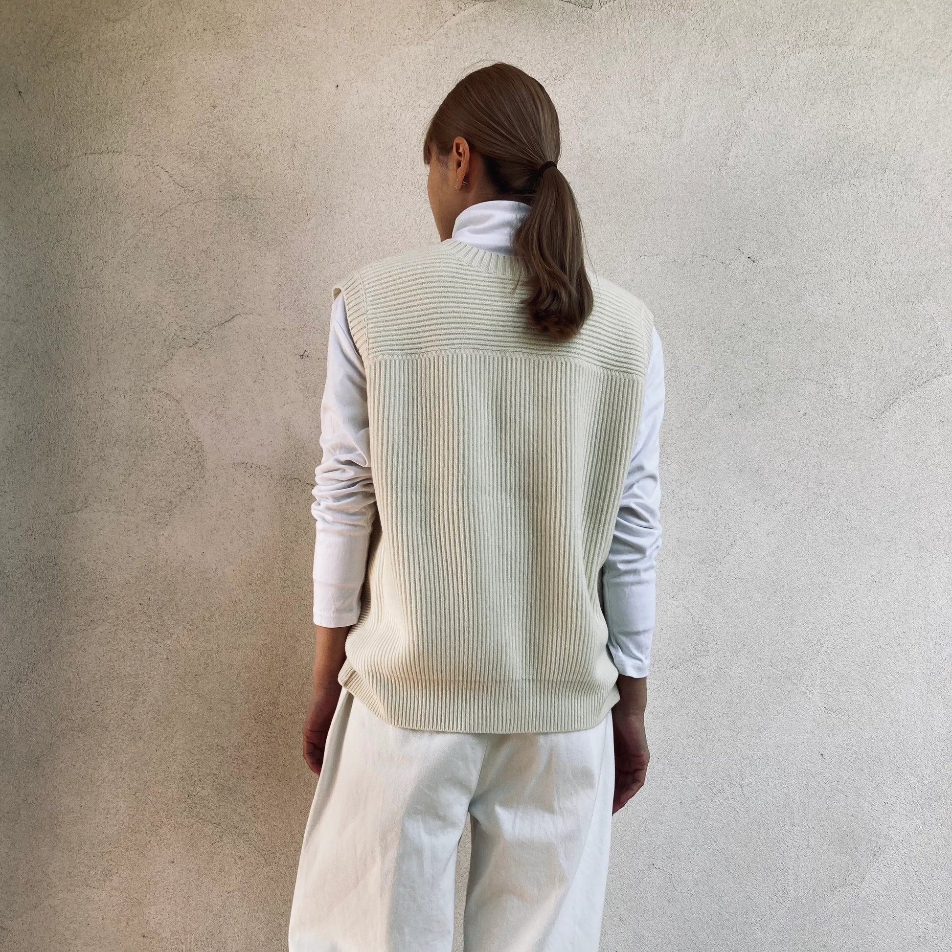 cleaveland <br>  "The new world" <br> Re/vest Off white