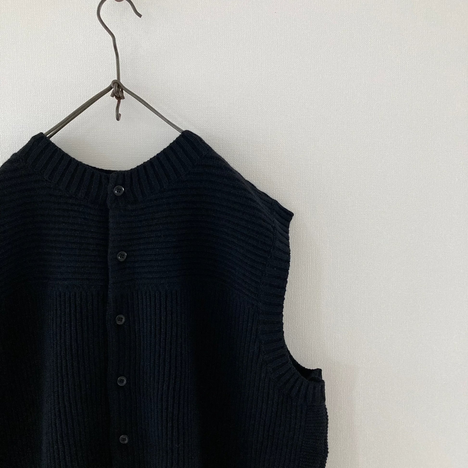 cleaveland <br> "The new world" <br> Re/vest Black