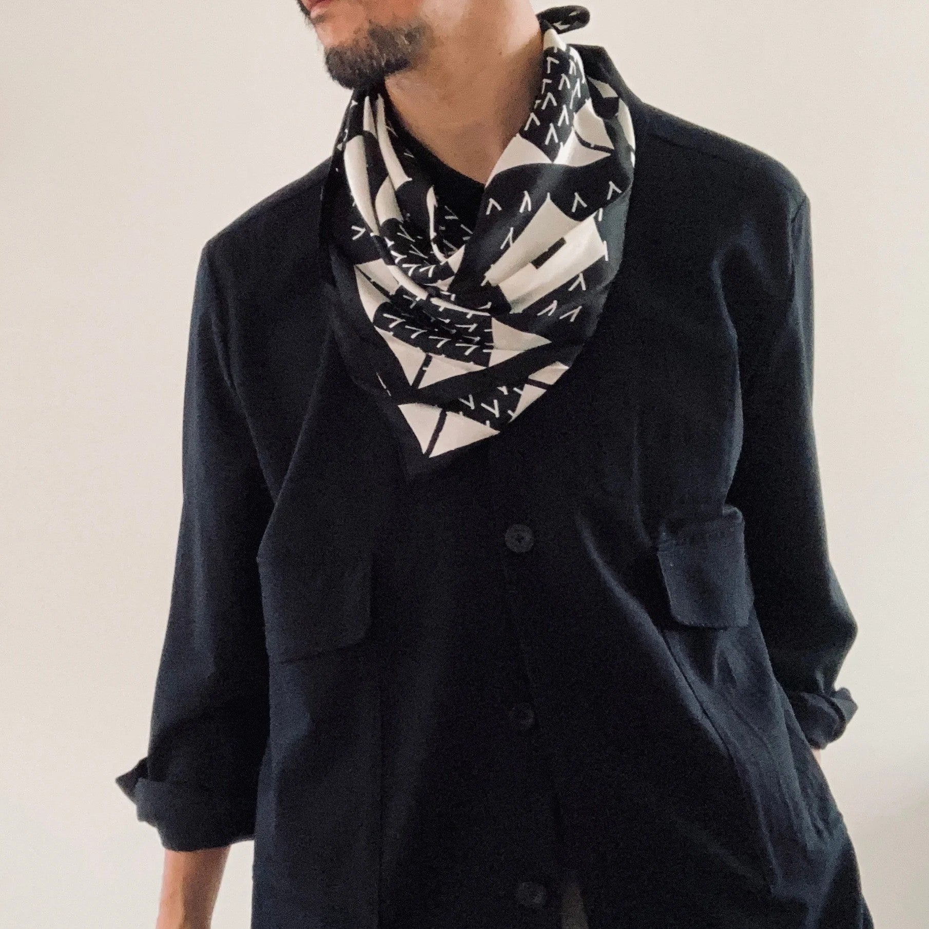 cleaveland×BELLA MOLNAR <br>  “13 roses” scarf