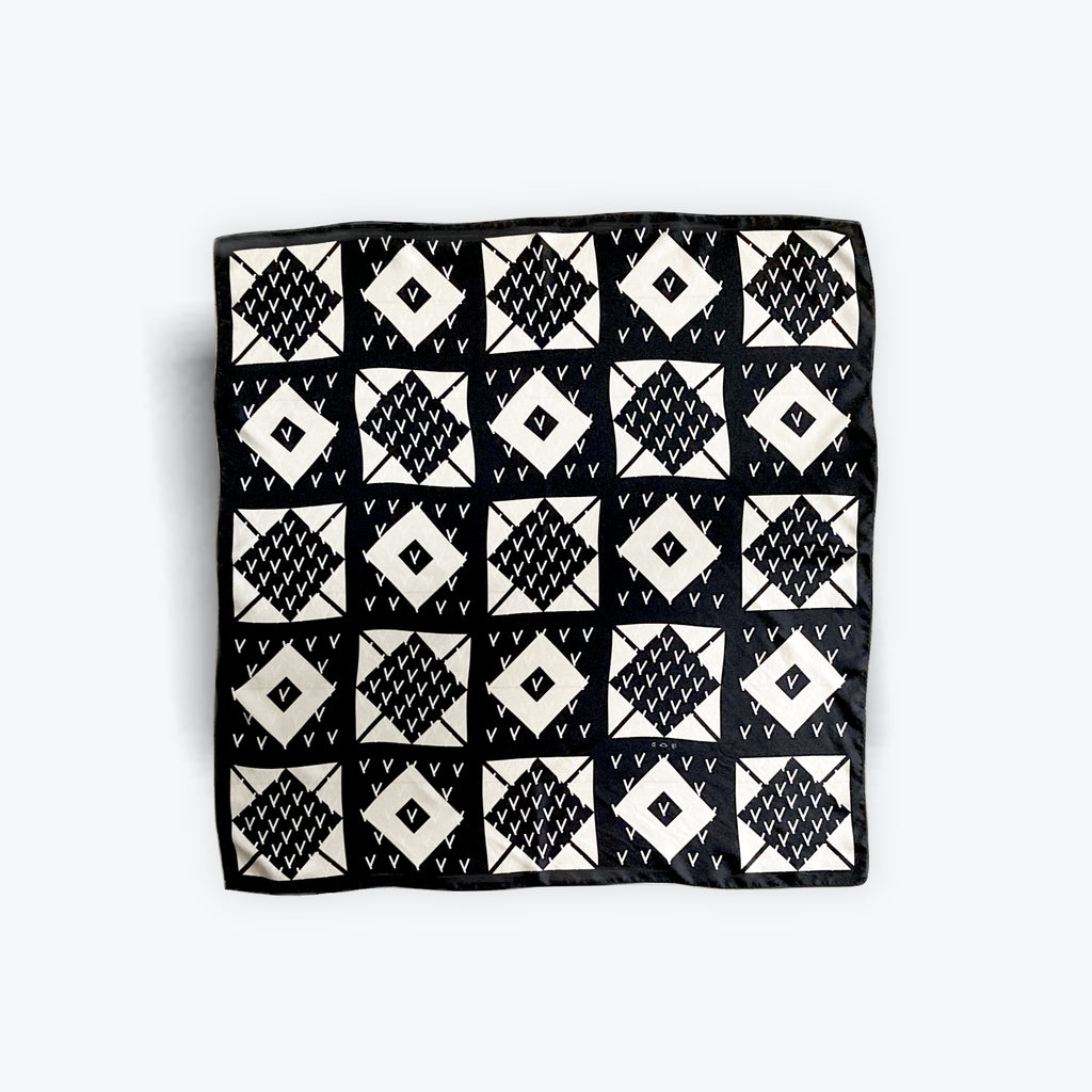 cleaveland×BELLA MOLNAR <br>  “13 roses” scarf