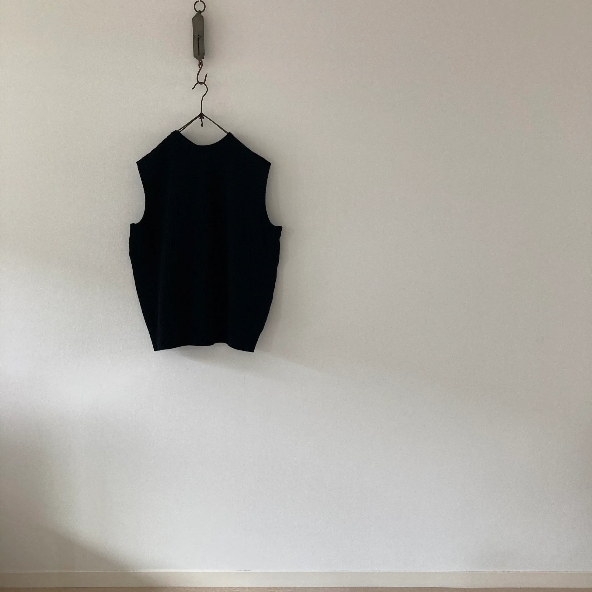 cleaveland <br> "The new world" <br> Re/vest Black
