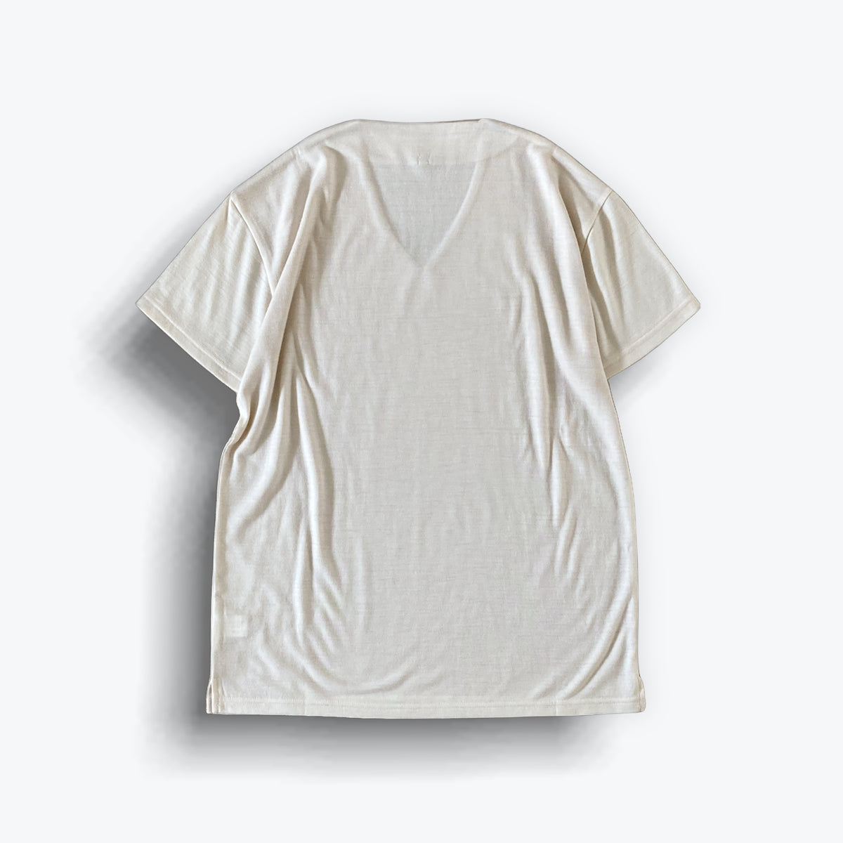 cleaveland    <br>  ”Out of everywhere”   <br> V/pullover Short sleeve  wool jersey Light beige