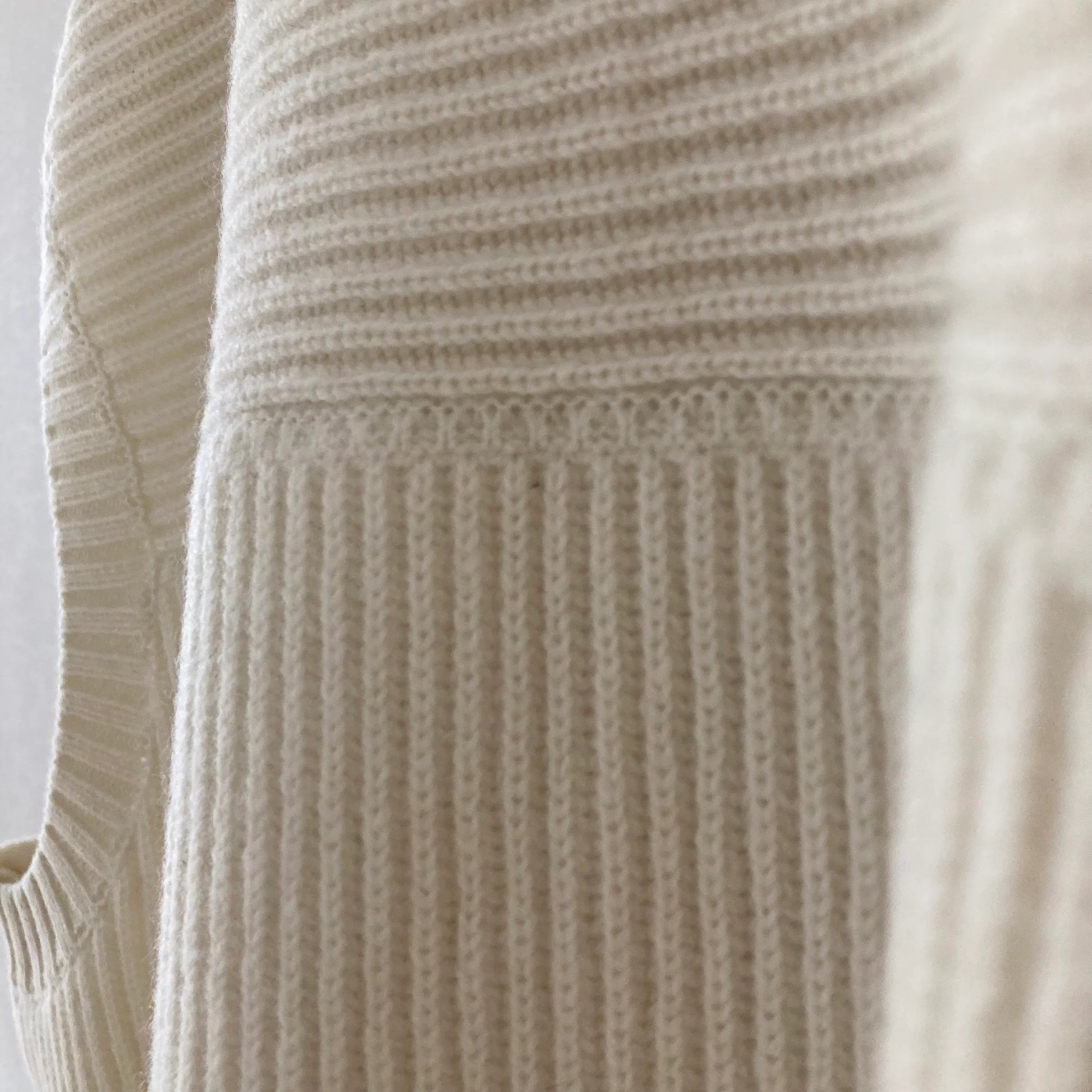cleaveland <br>  "The new world" <br> Re/vest Off white