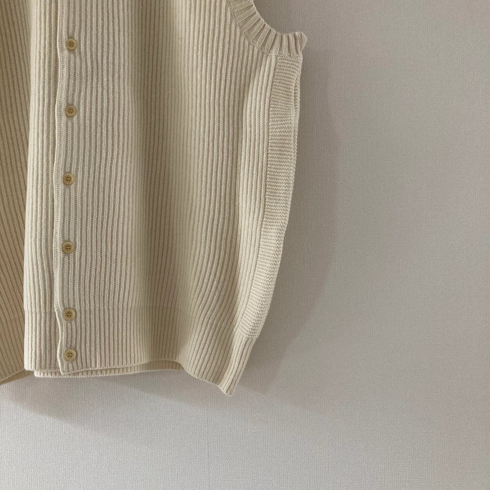 cleaveland <br>  "The new world" <br> Re/vest Off white