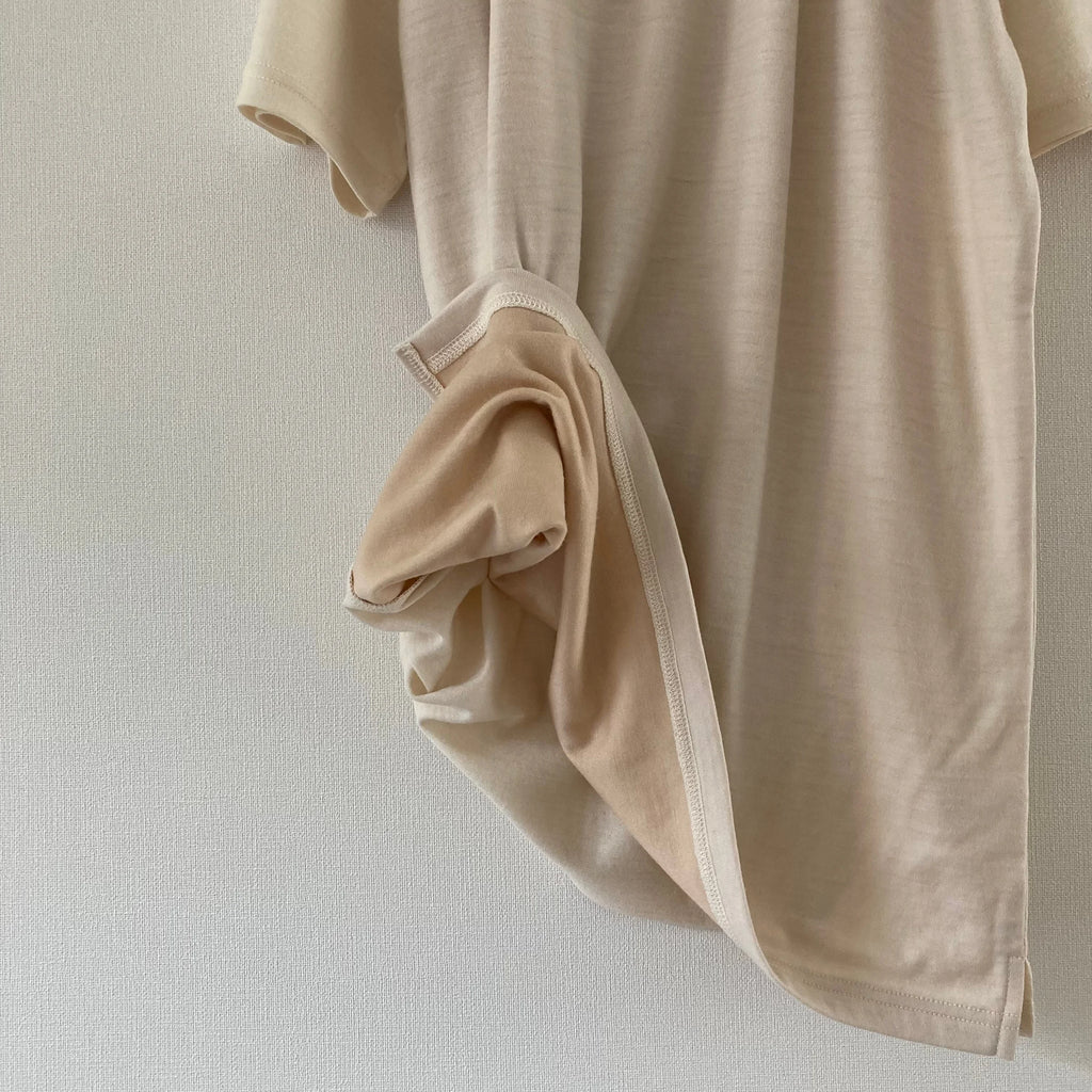cleaveland    <br>  ”Out of everywhere”   <br> V/pullover Short sleeve  wool jersey Light beige