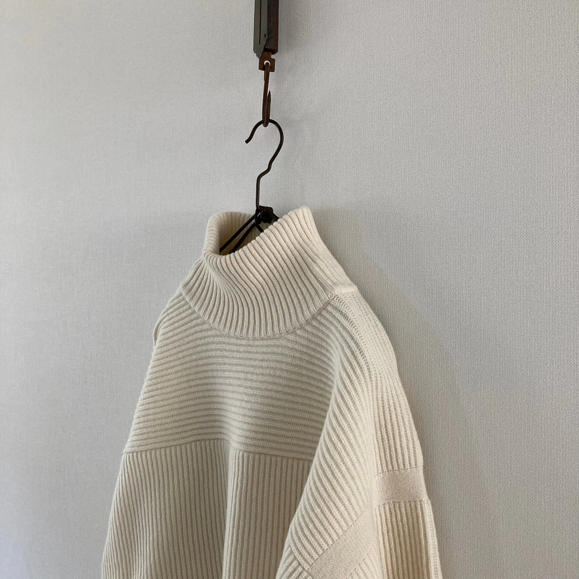 cleaveland <br> "The new world" <br> H/pullover long sleeve Off white