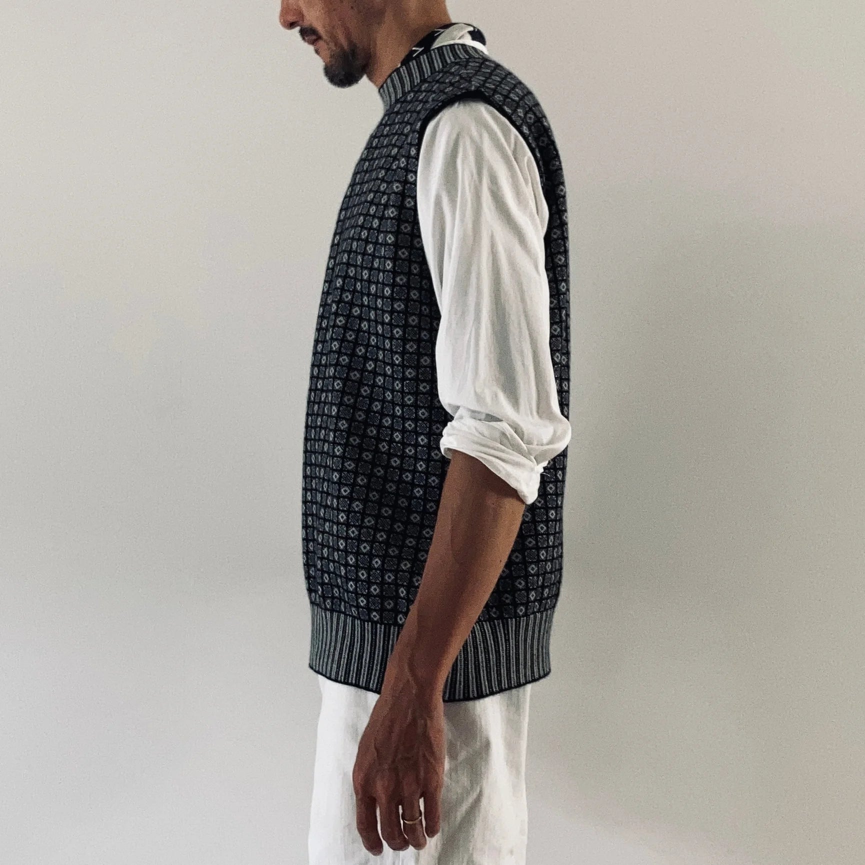 cleaveland <br> “Small town” <br> Re/vest Black mw