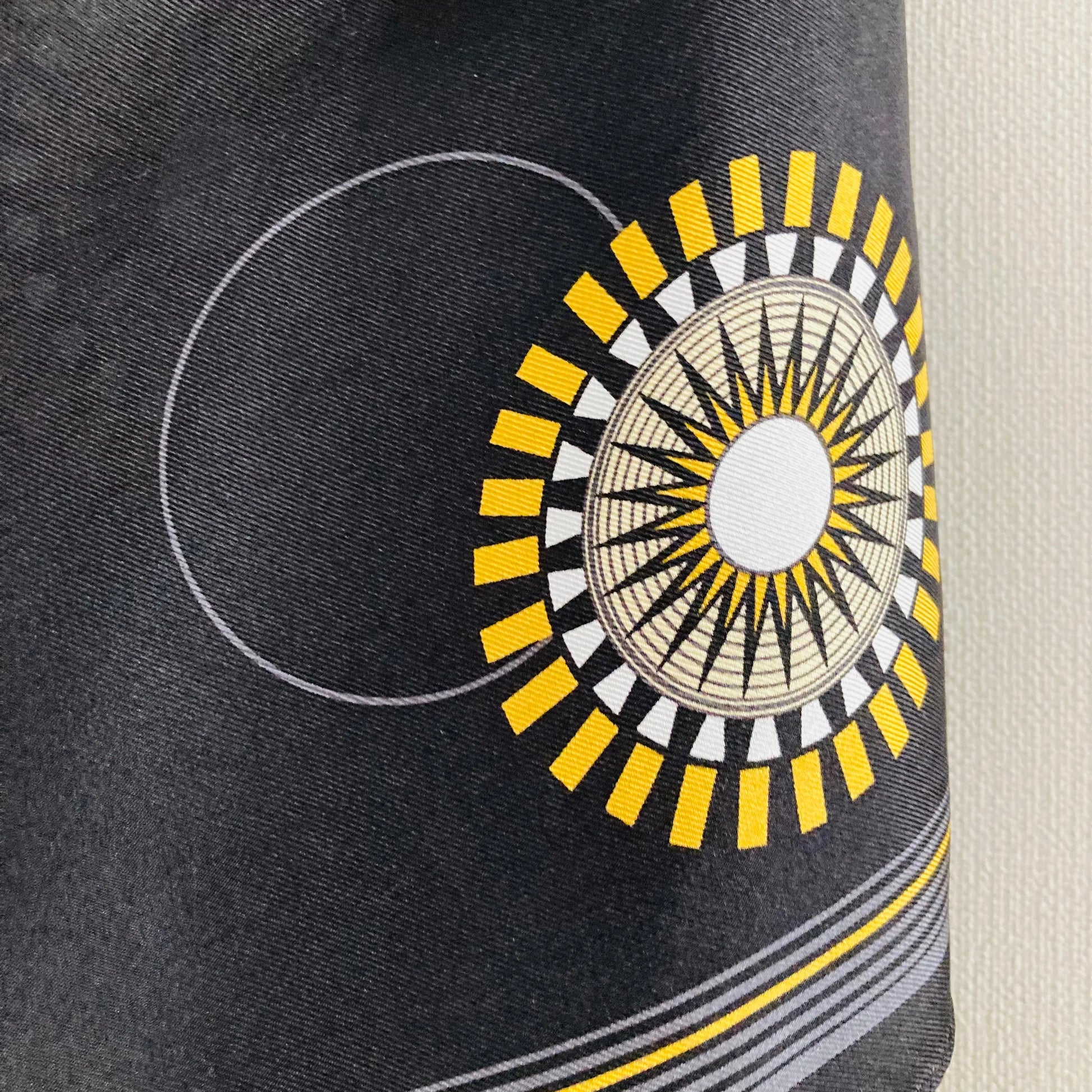 cleaveland×BELLA MOLNAR  <br> “Tsugomori ~晦~” scarf