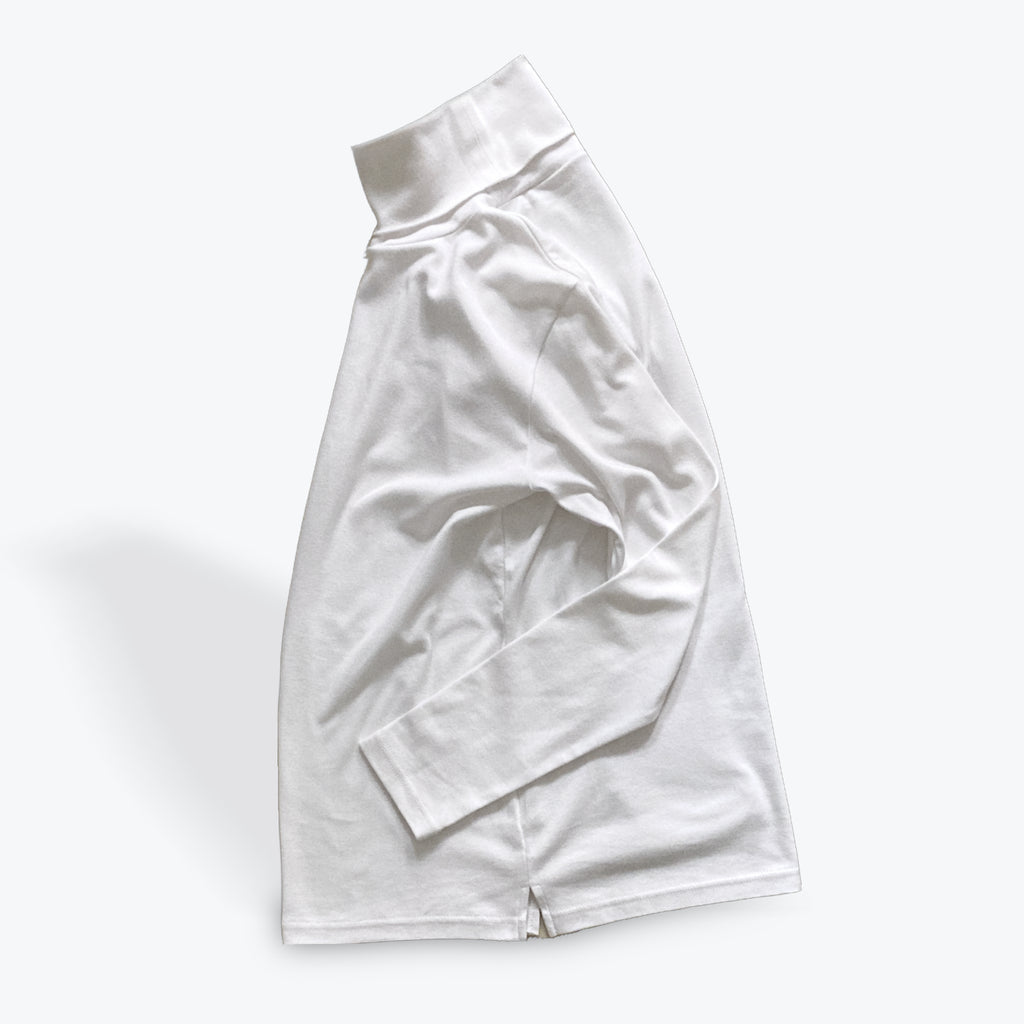 cleaveland <br>     ”Out of everywhere”   <br> L/pullover Long sleeve Off white