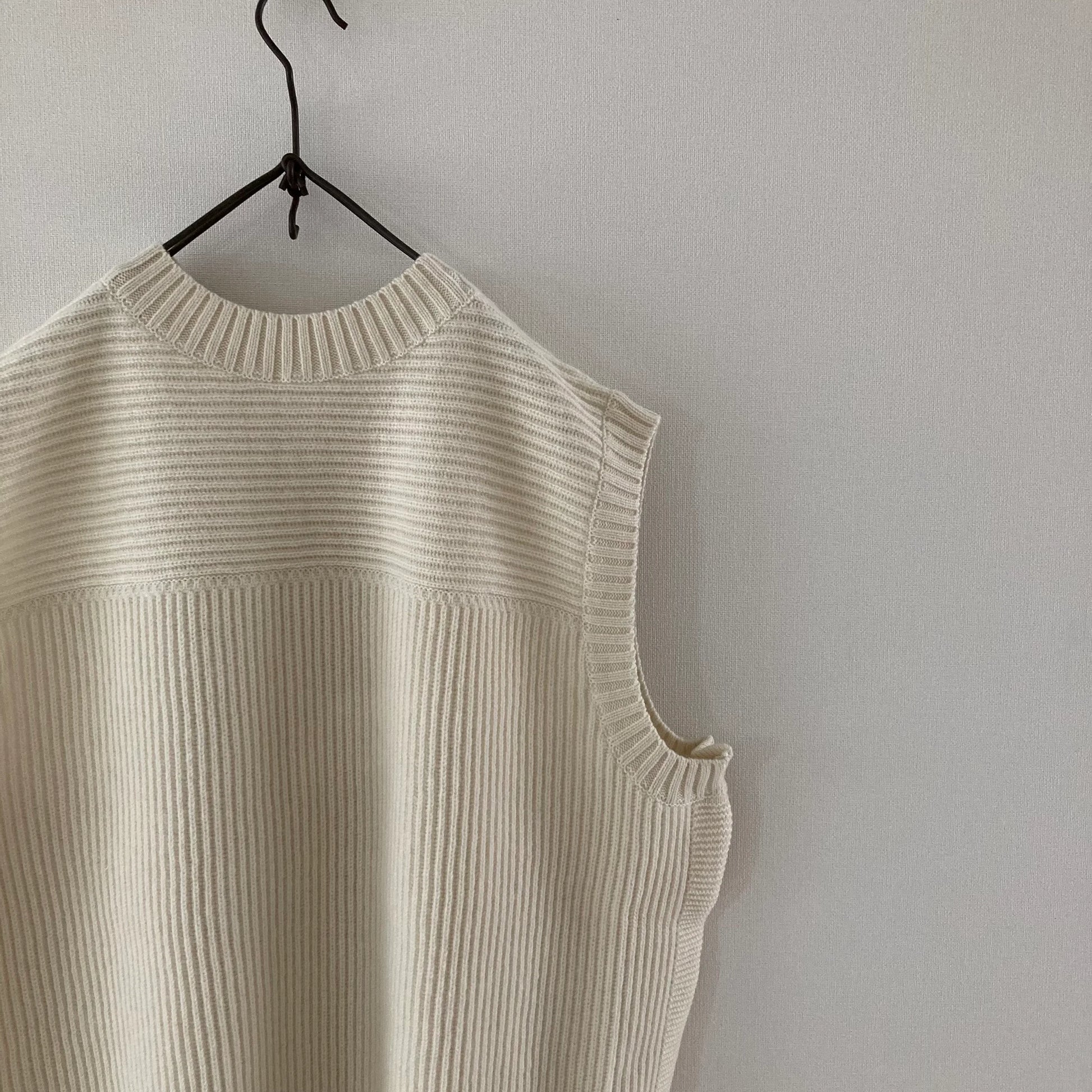 cleaveland <br>  "The new world" <br> Re/vest Off white