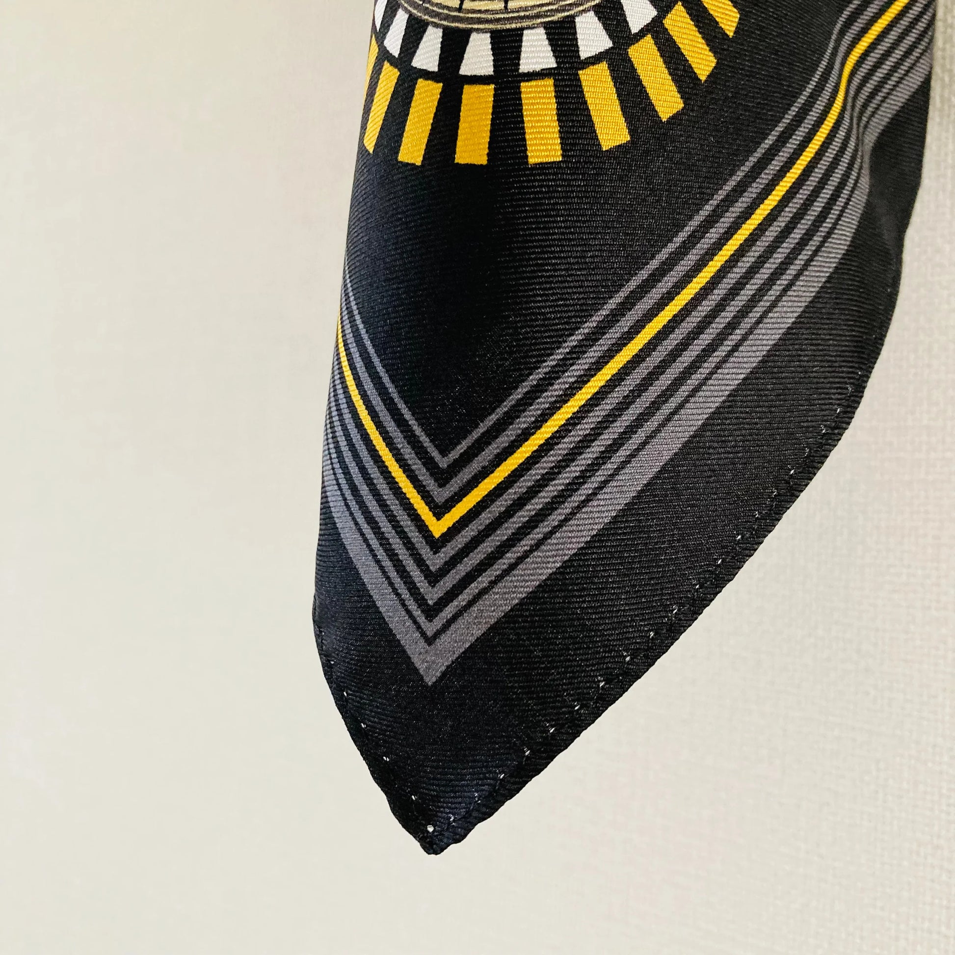 cleaveland×BELLA MOLNAR  <br> “Tsugomori ~晦~” scarf