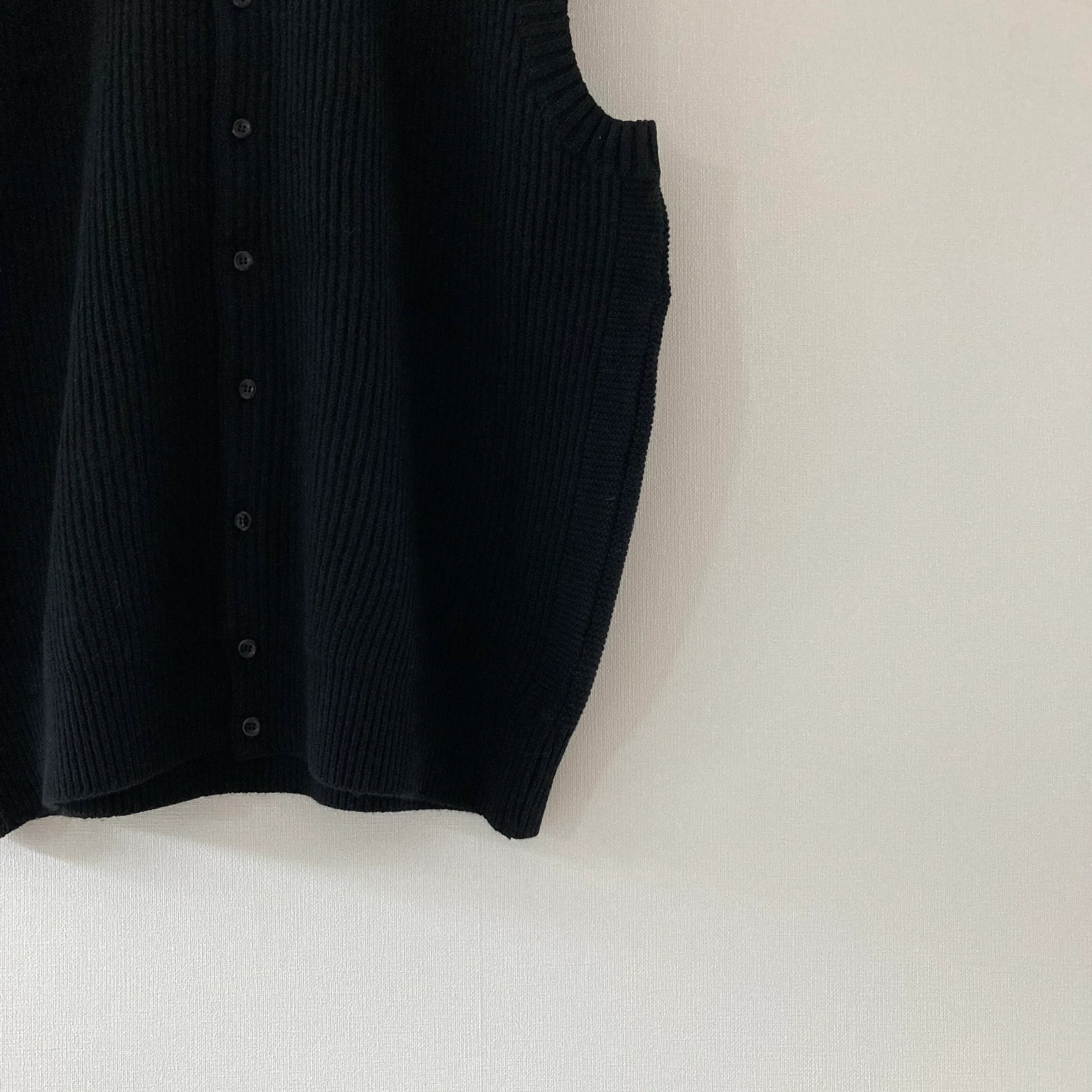 cleaveland <br> "The new world" <br> Re/vest Black