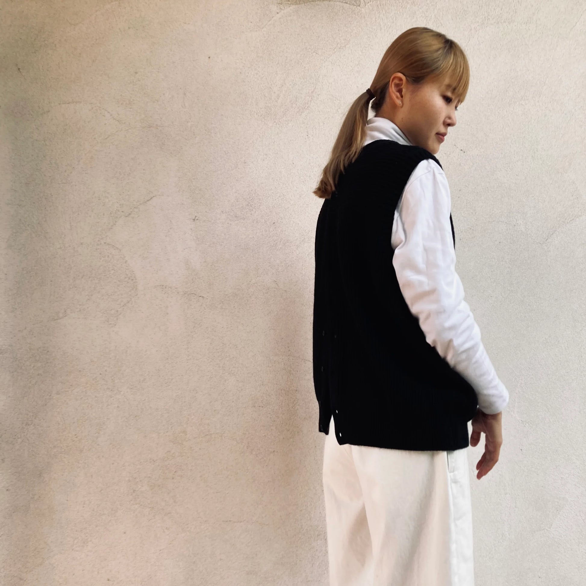 cleaveland <br> "The new world" <br> Re/vest Black