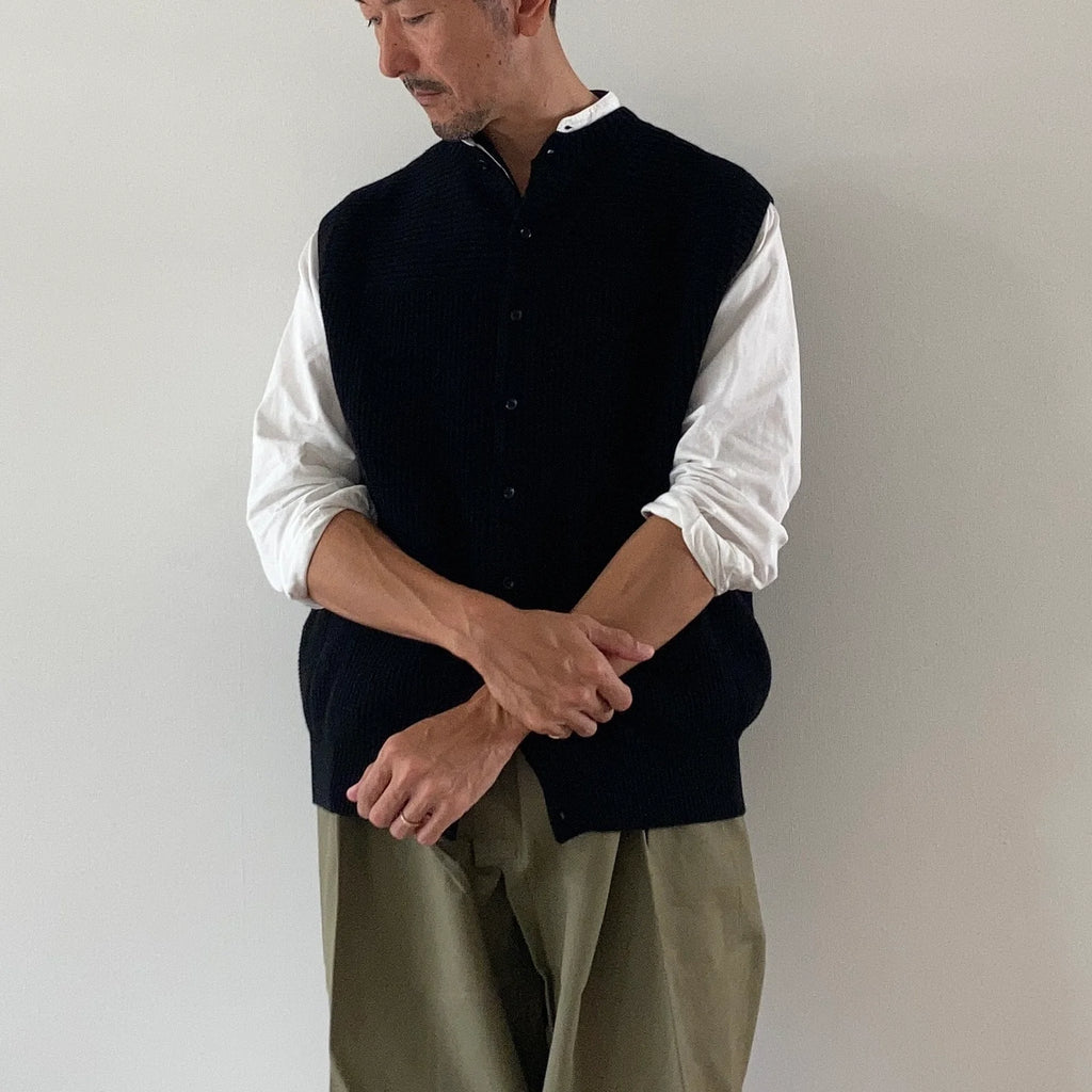 cleaveland <br> "The new world" <br> Re/vest Black
