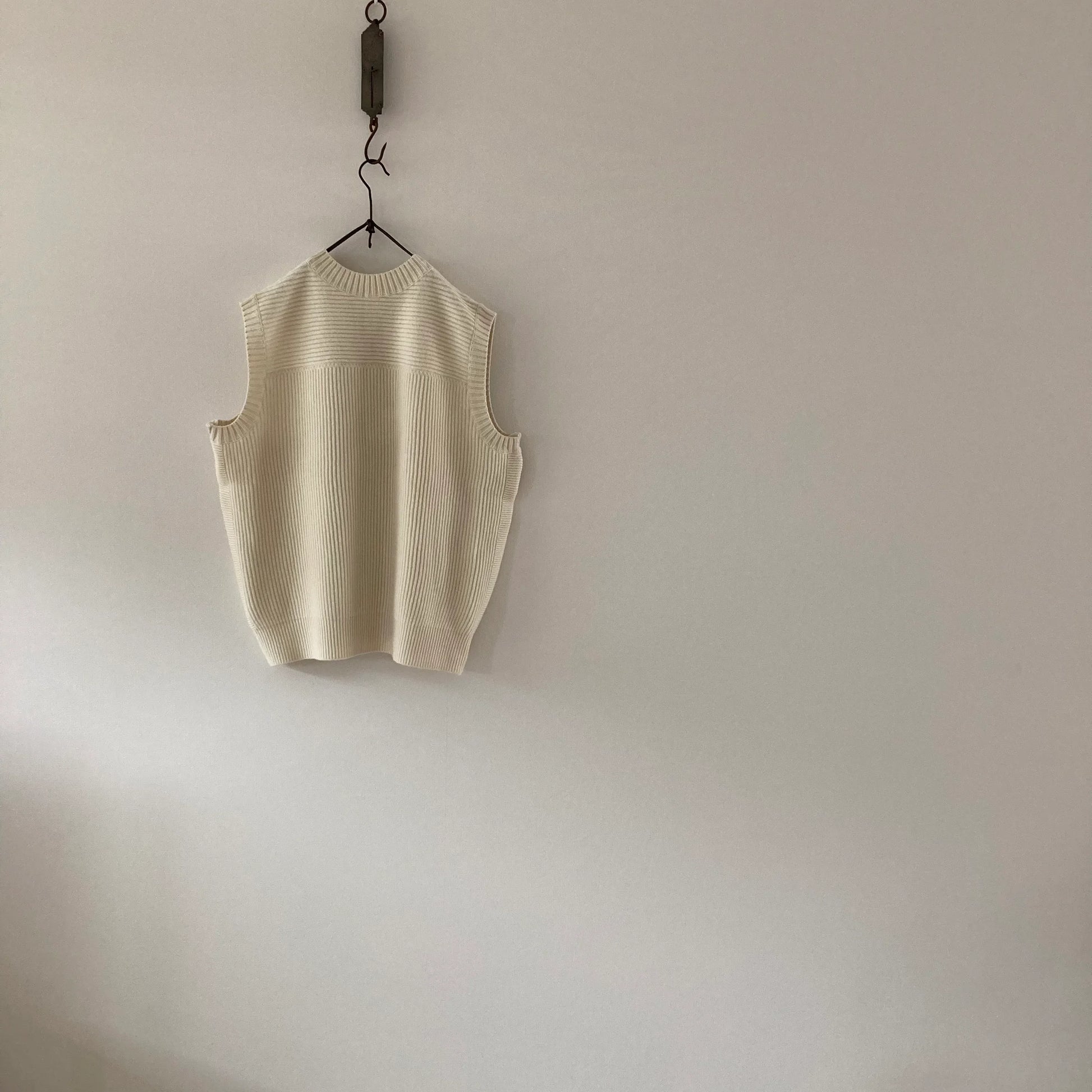 cleaveland <br>  "The new world" <br> Re/vest Off white